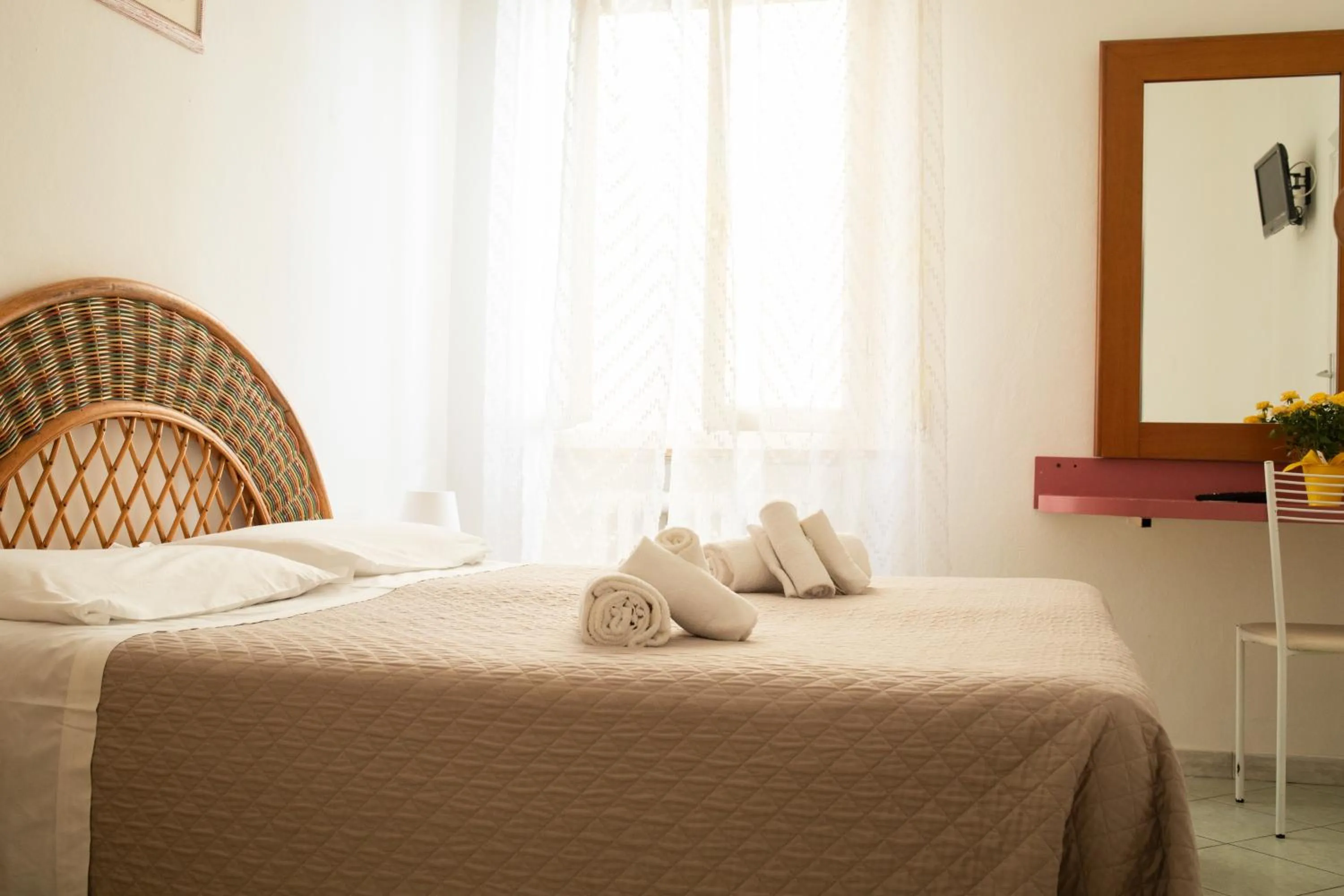 Bathroom, Bed in Hotel Ariston