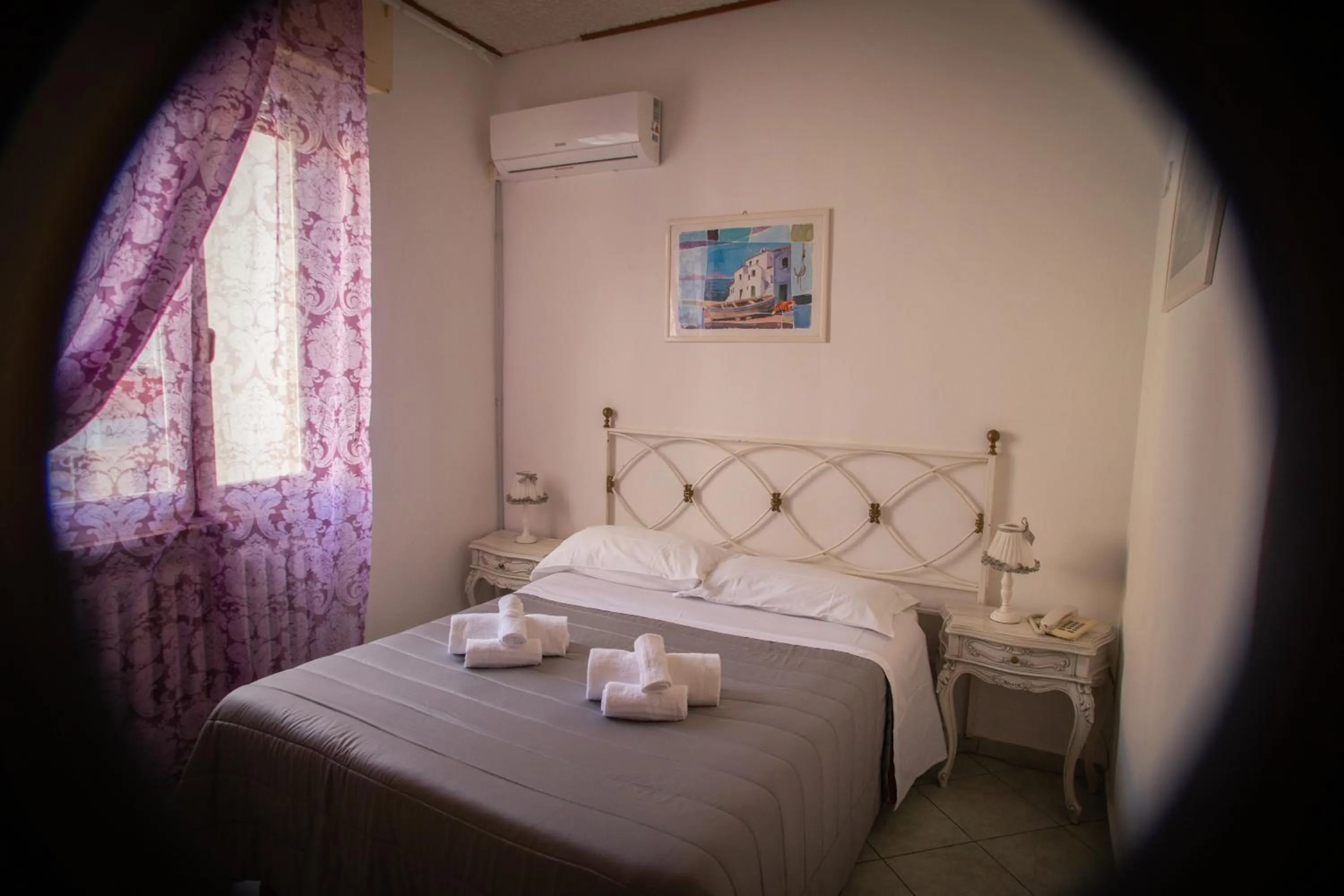 Bathroom, Bed in Hotel Ariston