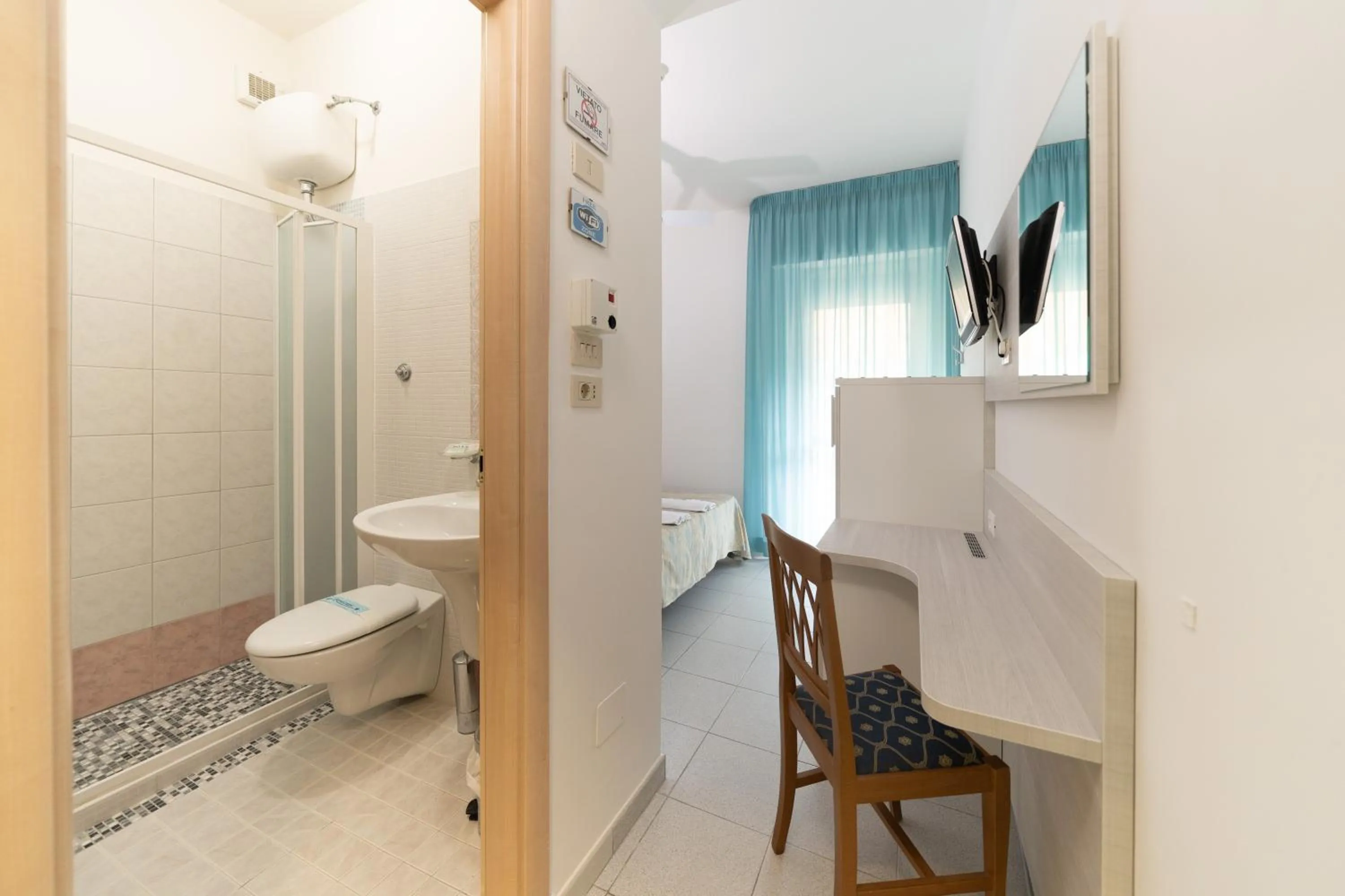 Photo of the whole room in Hotel Florida