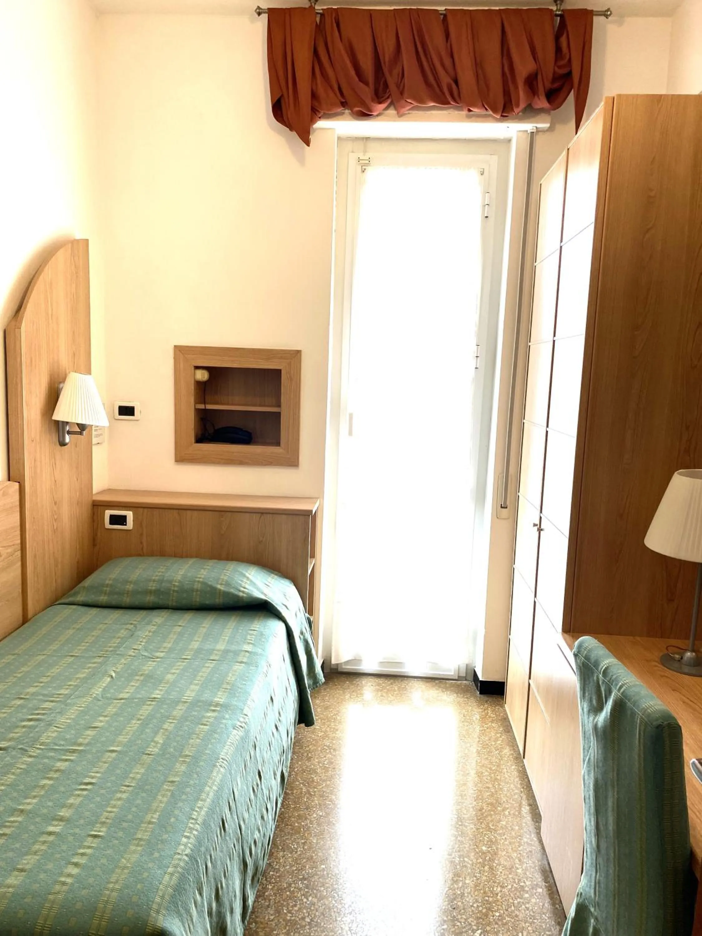 Bedroom, Bed in Hotel Zurigo