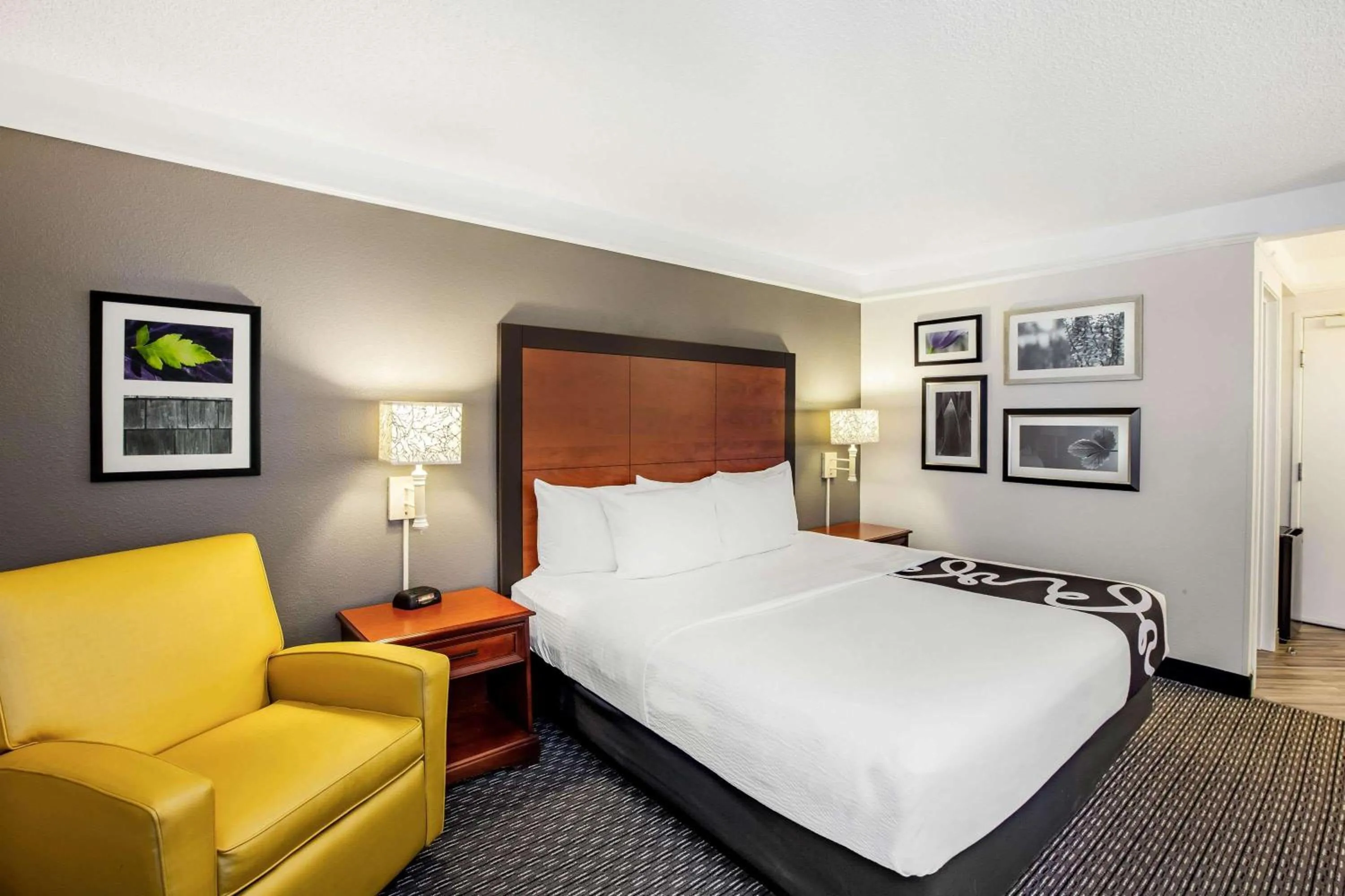 Bed in La Quinta by Wyndham Houston Baytown East