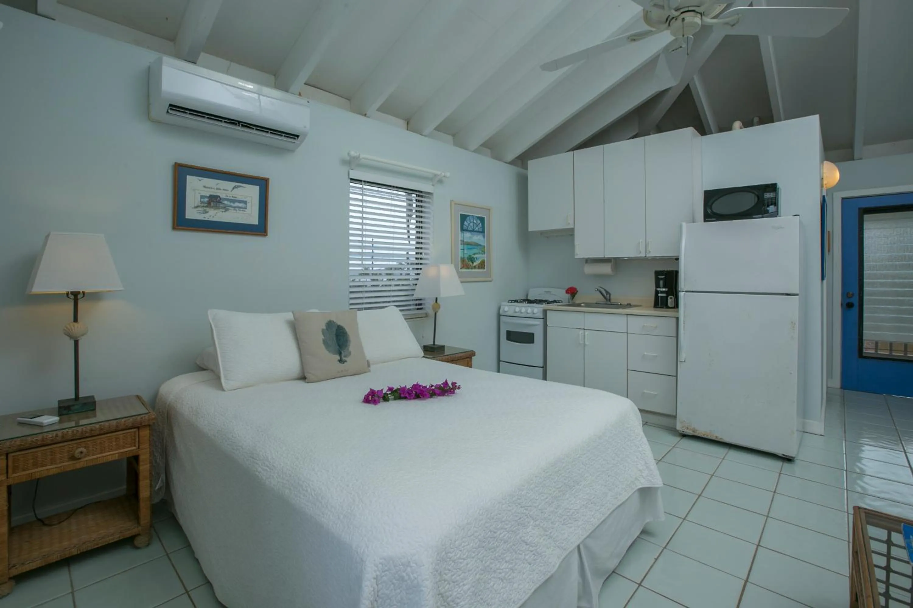 Bed in Coconut Coast Villas