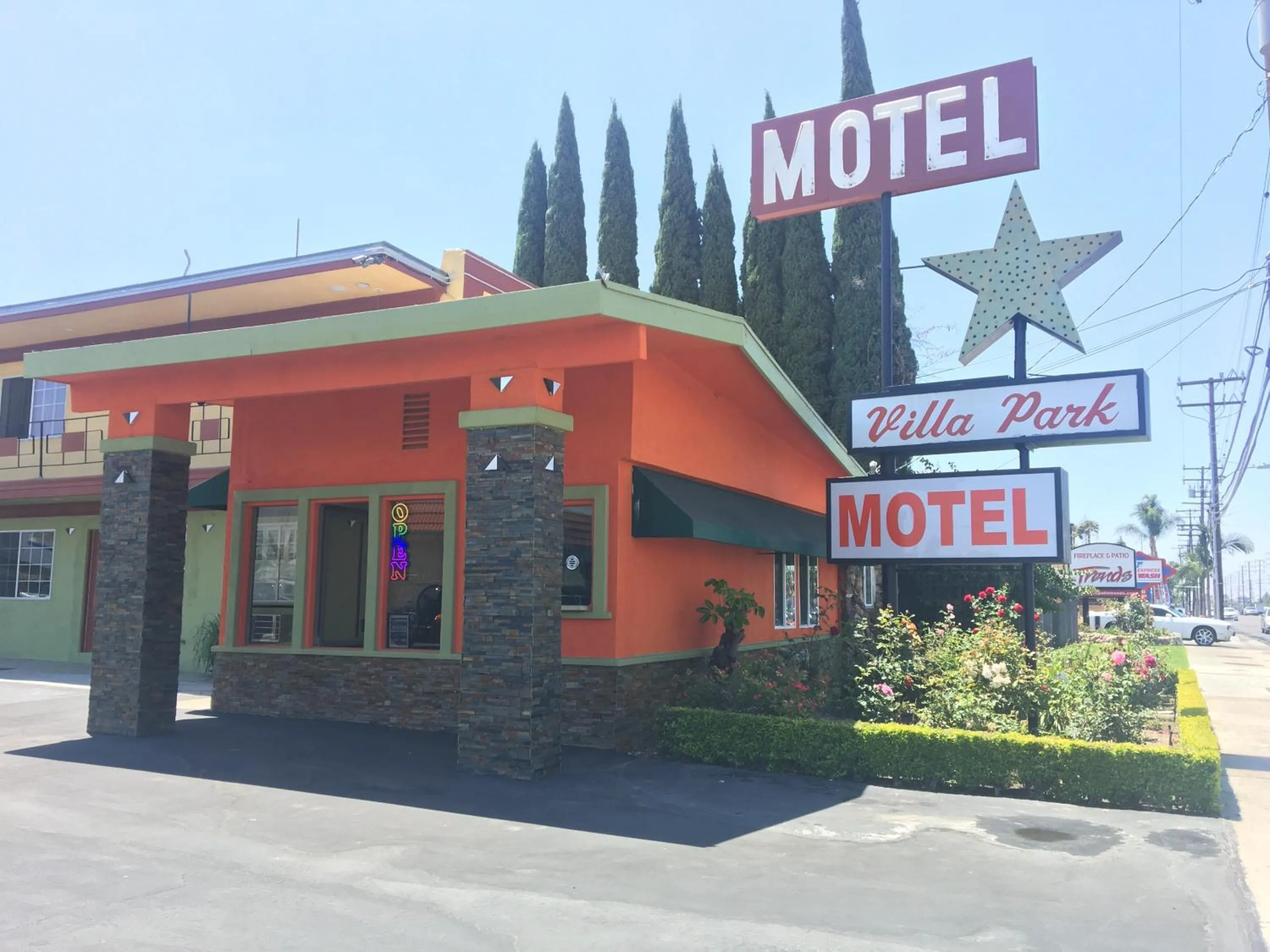 Property building in Villa Park Motel