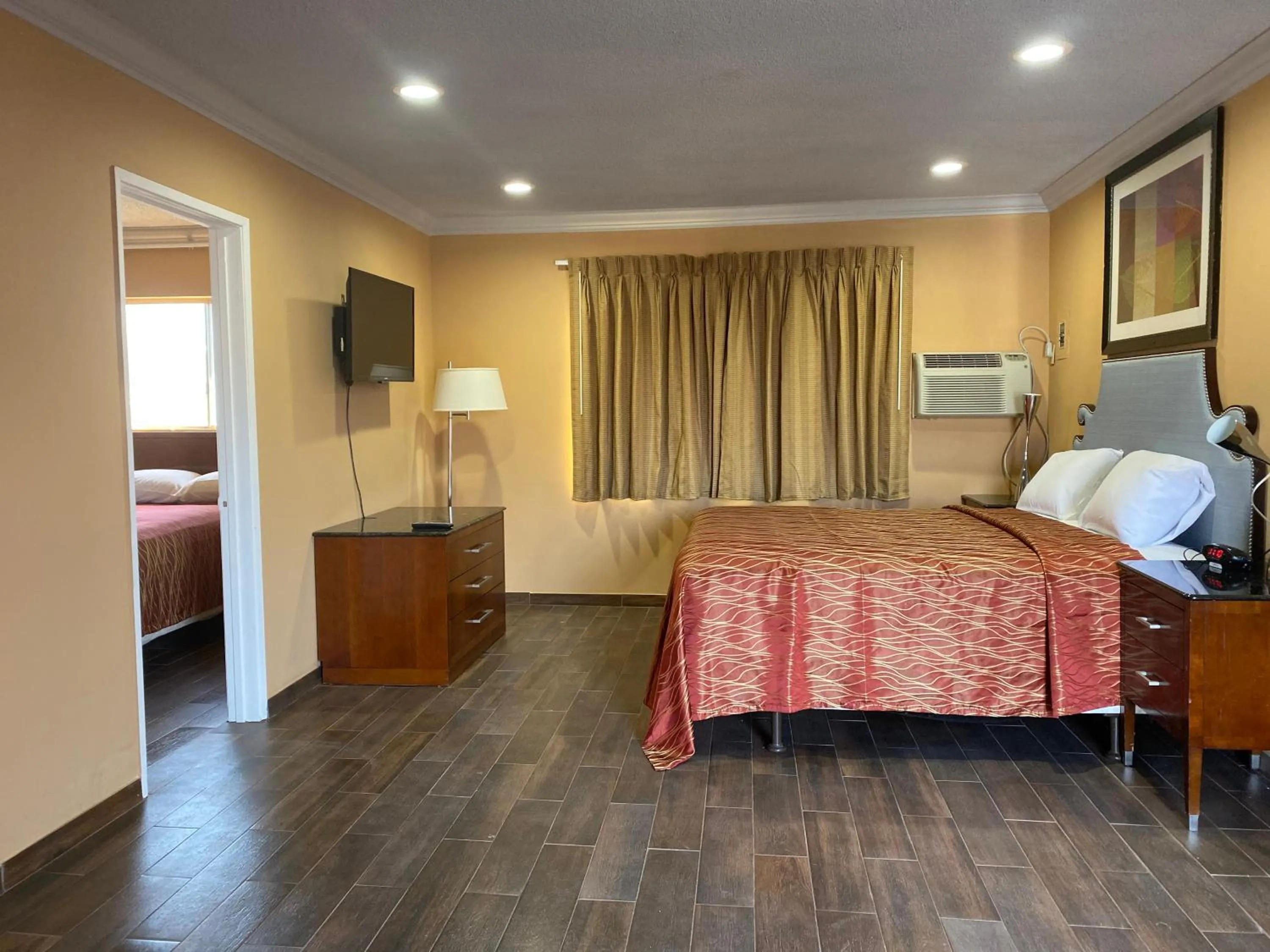 Bed in Villa Park Motel