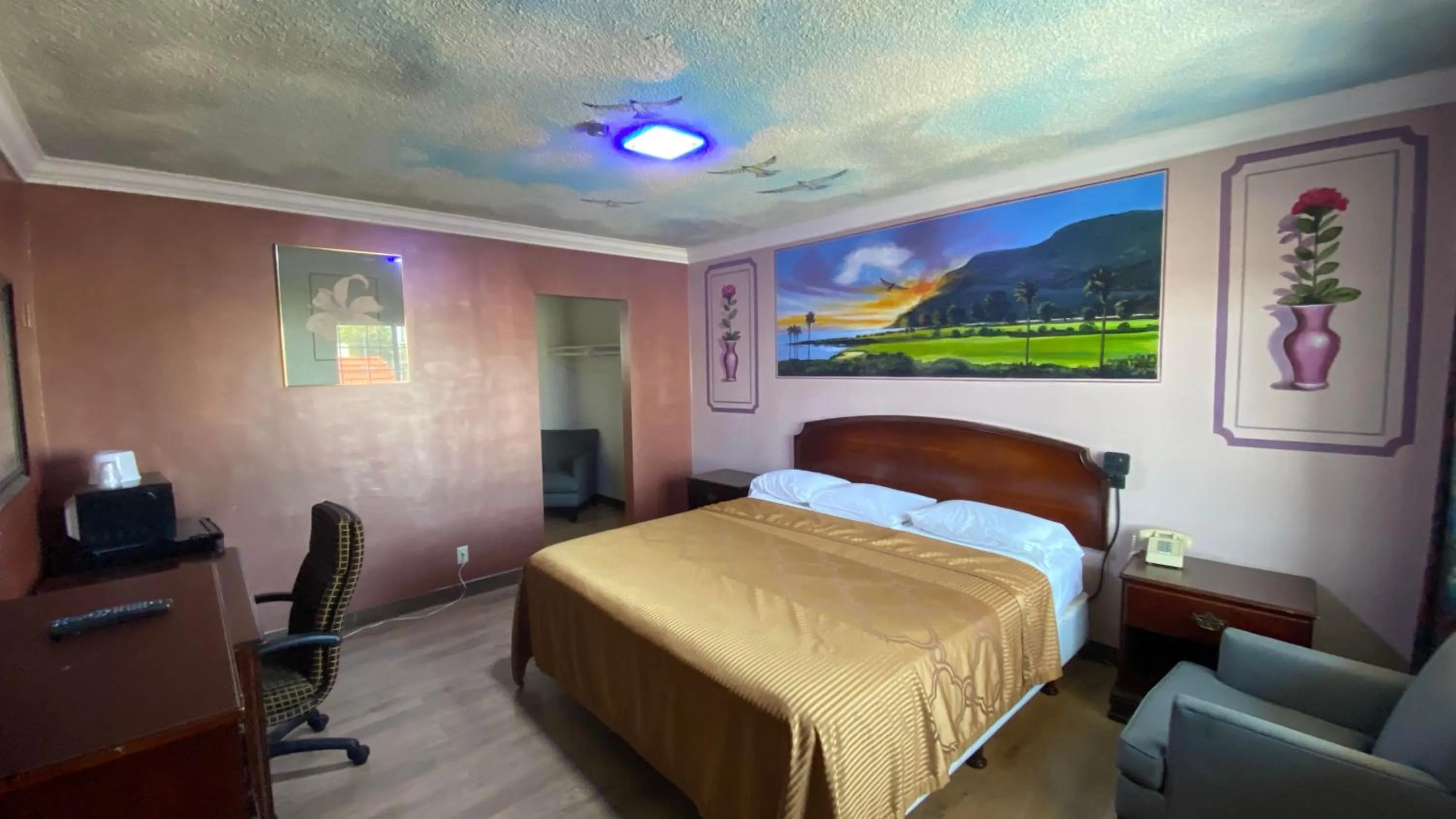 Bed in Villa Park Motel