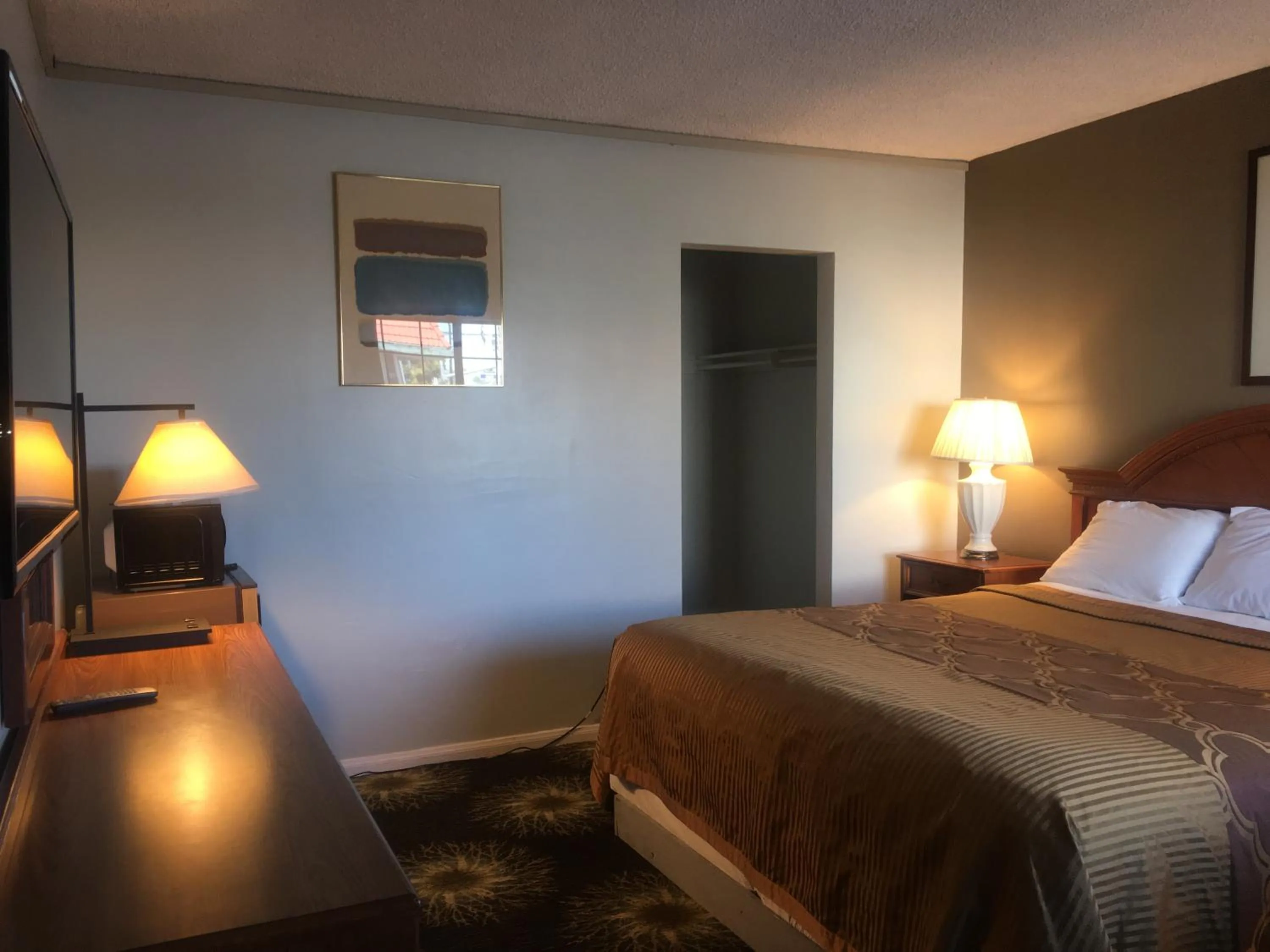 Bed in Villa Park Motel