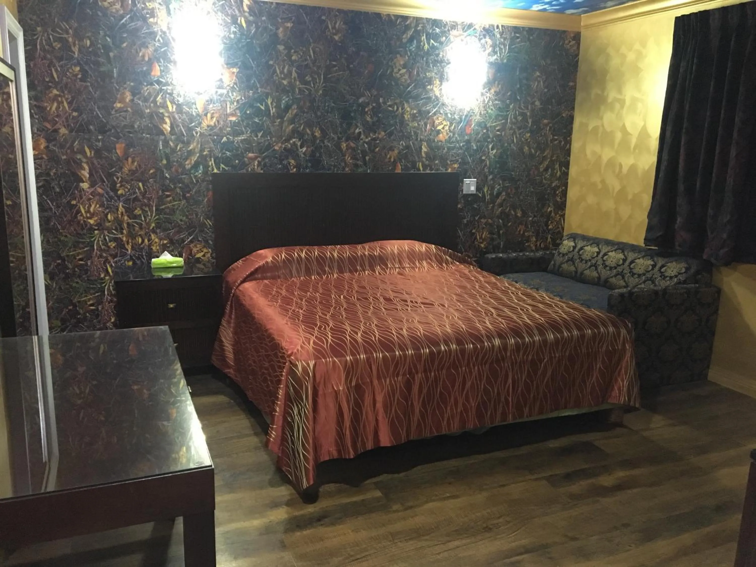 Bed in Villa Park Motel