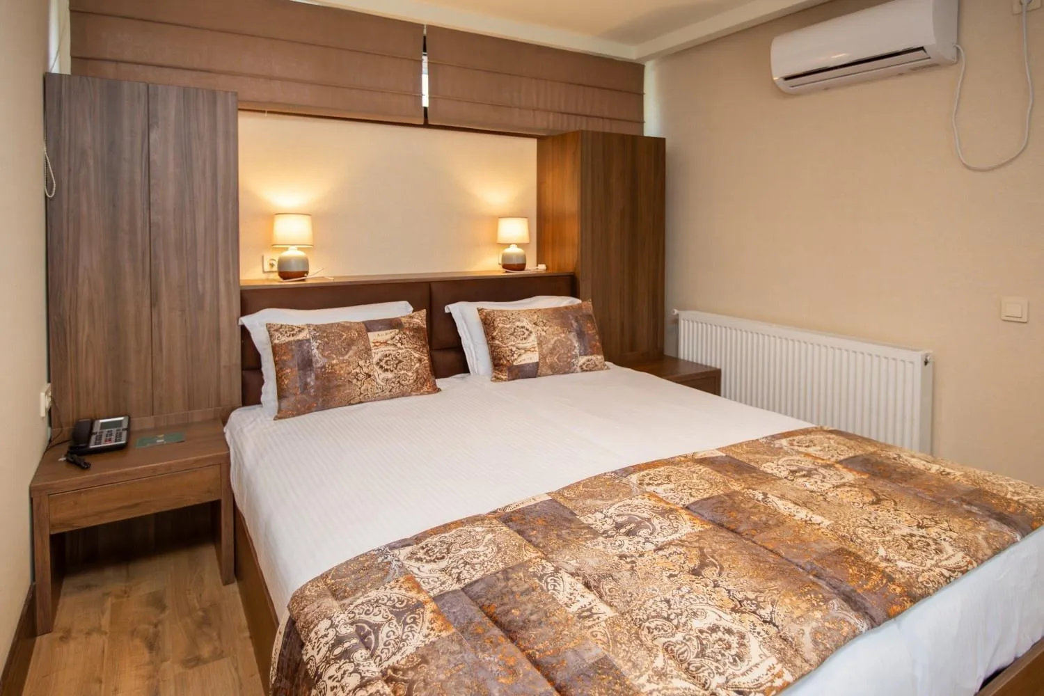 Bedroom, Bed in Seventeen Rooms