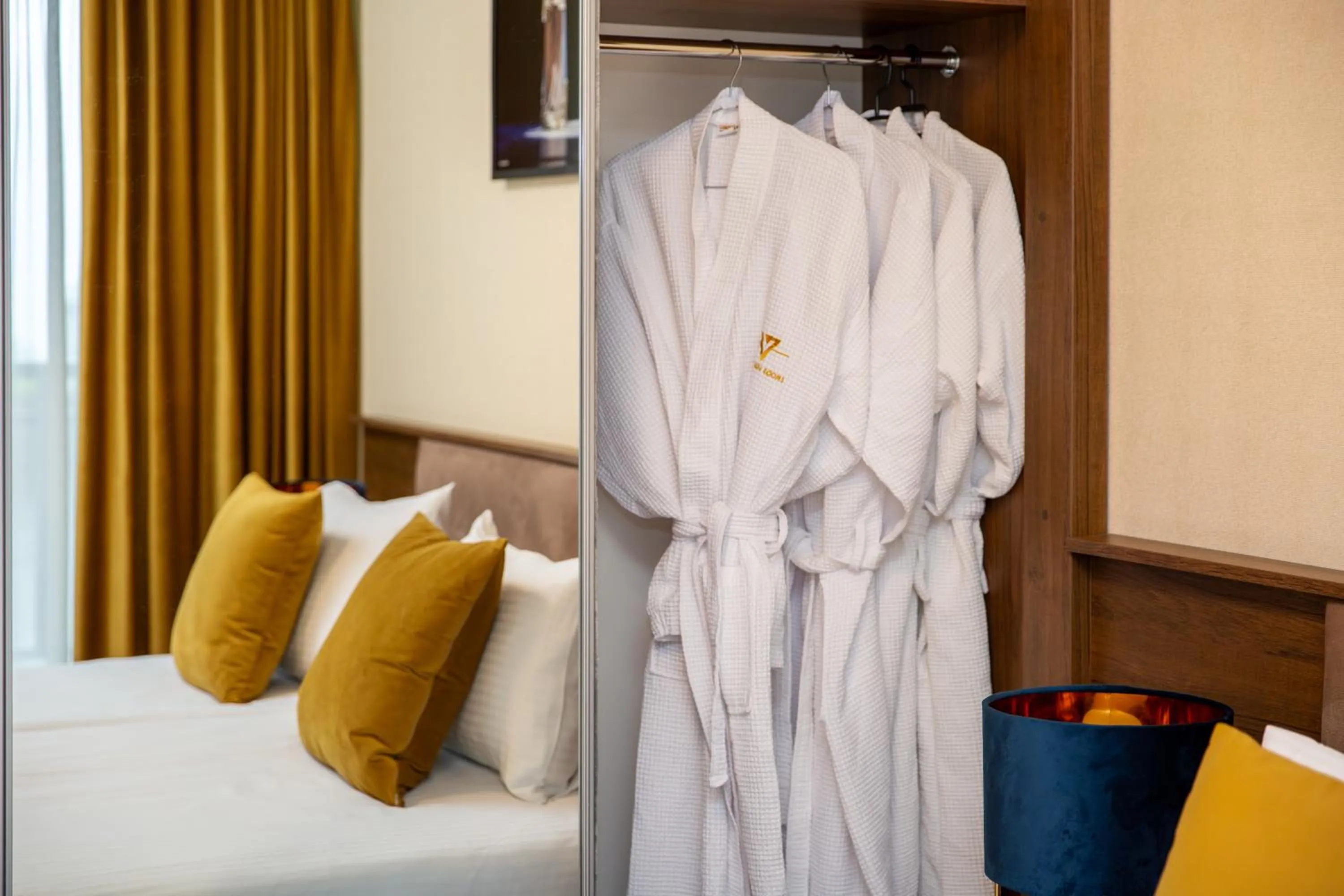 wardrobe, Bed in Seventeen Rooms