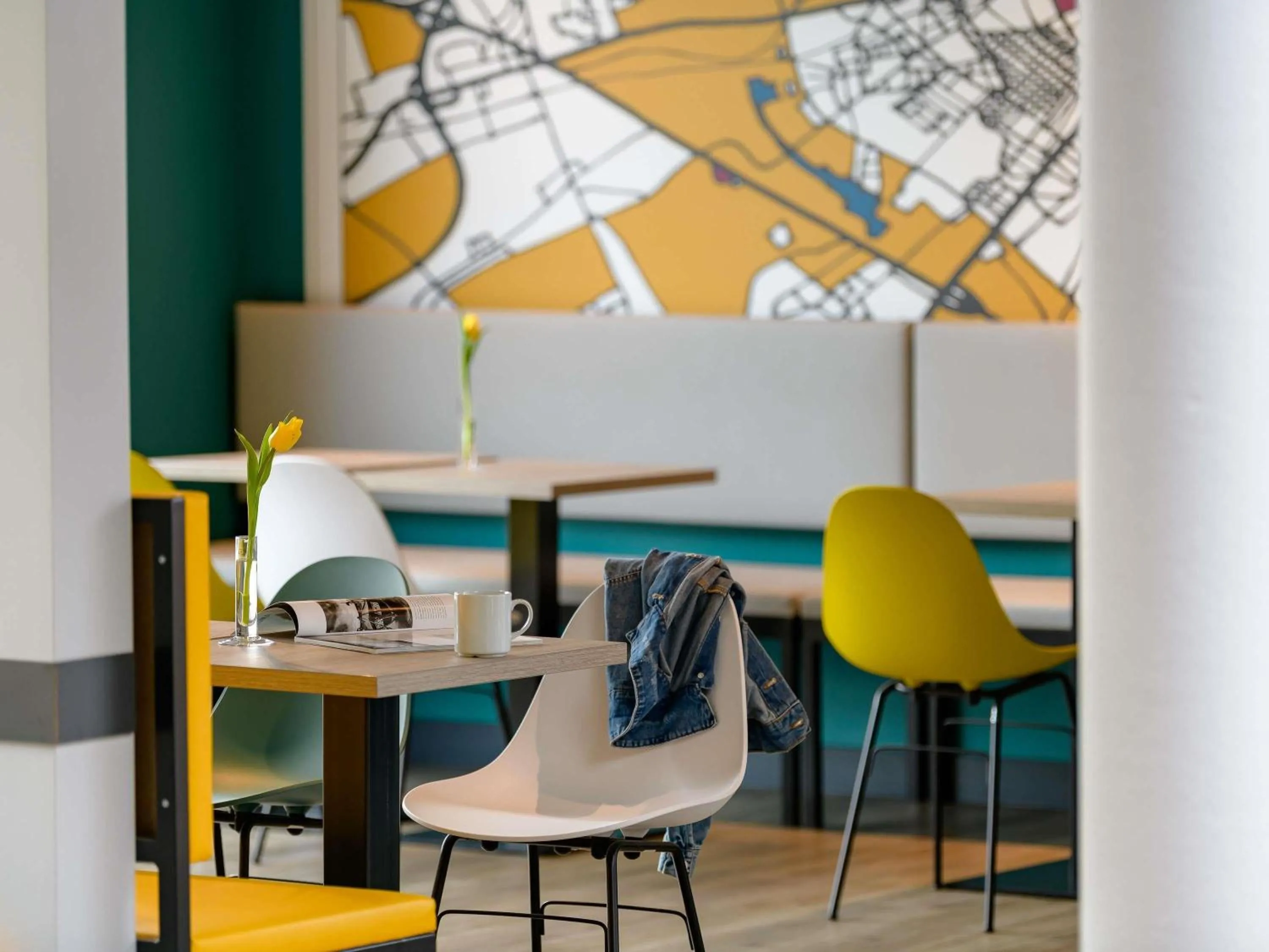 Lounge or bar in ibis Köln Frechen