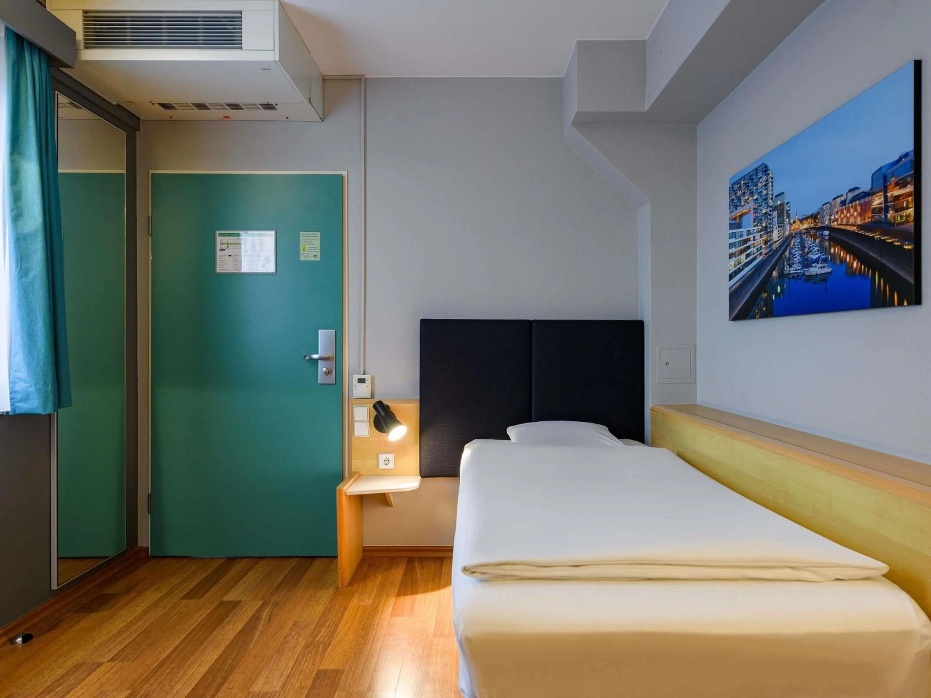 Bed in ibis Köln Frechen