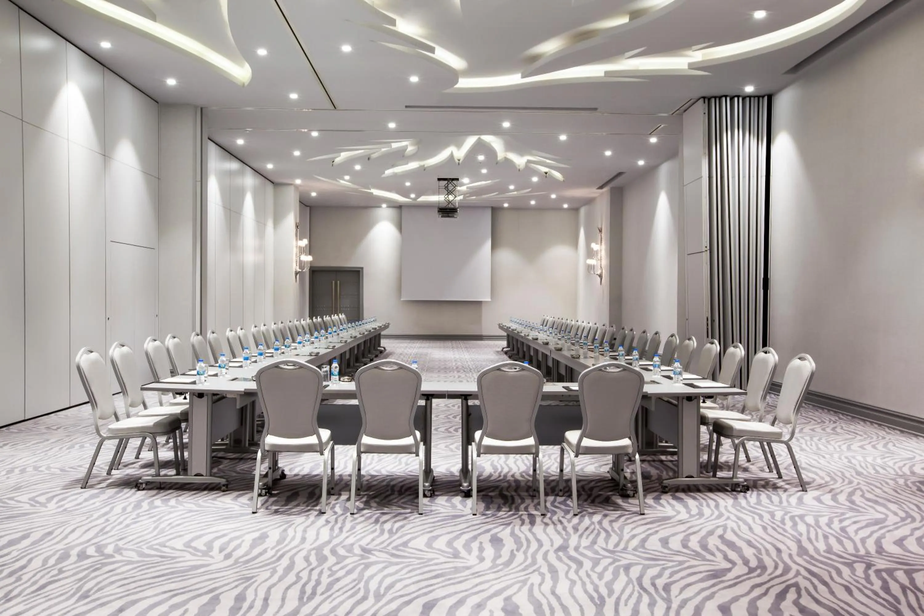 Business facilities in Wyndham Grand Istanbul Kalamış Marina Hotel