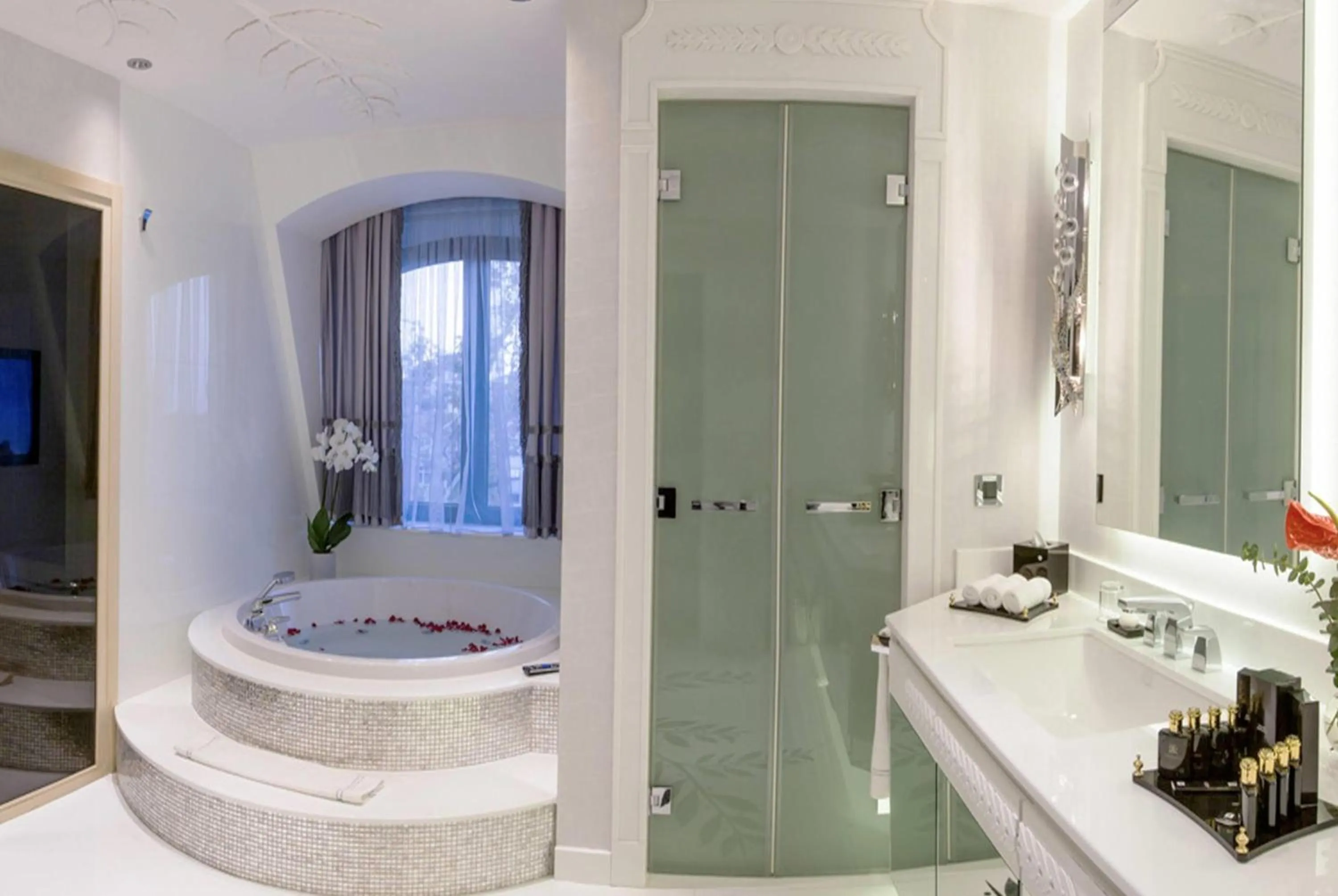 Bathroom in Wyndham Grand Istanbul Kalamış Marina Hotel