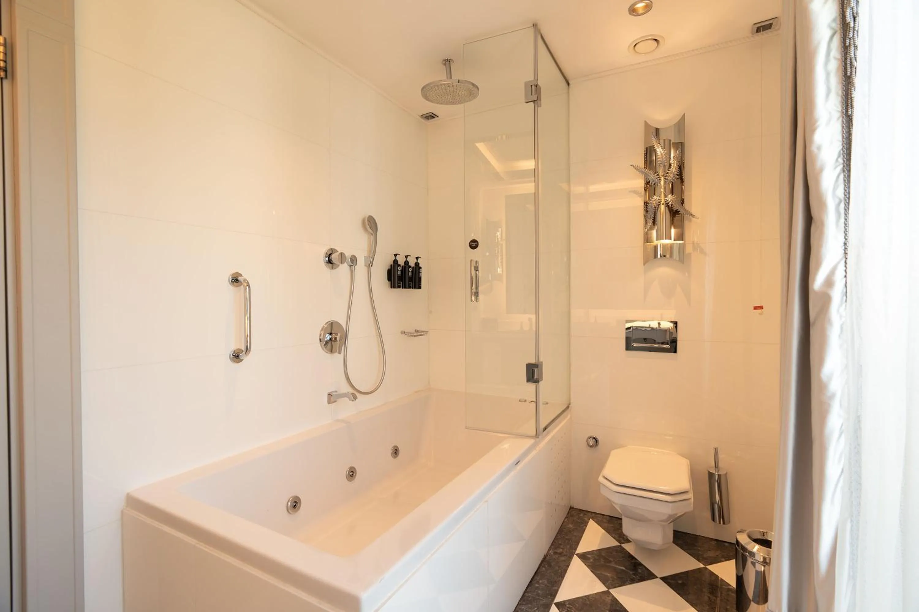 Toilet in Wyndham Grand Istanbul Kalamış Marina Hotel