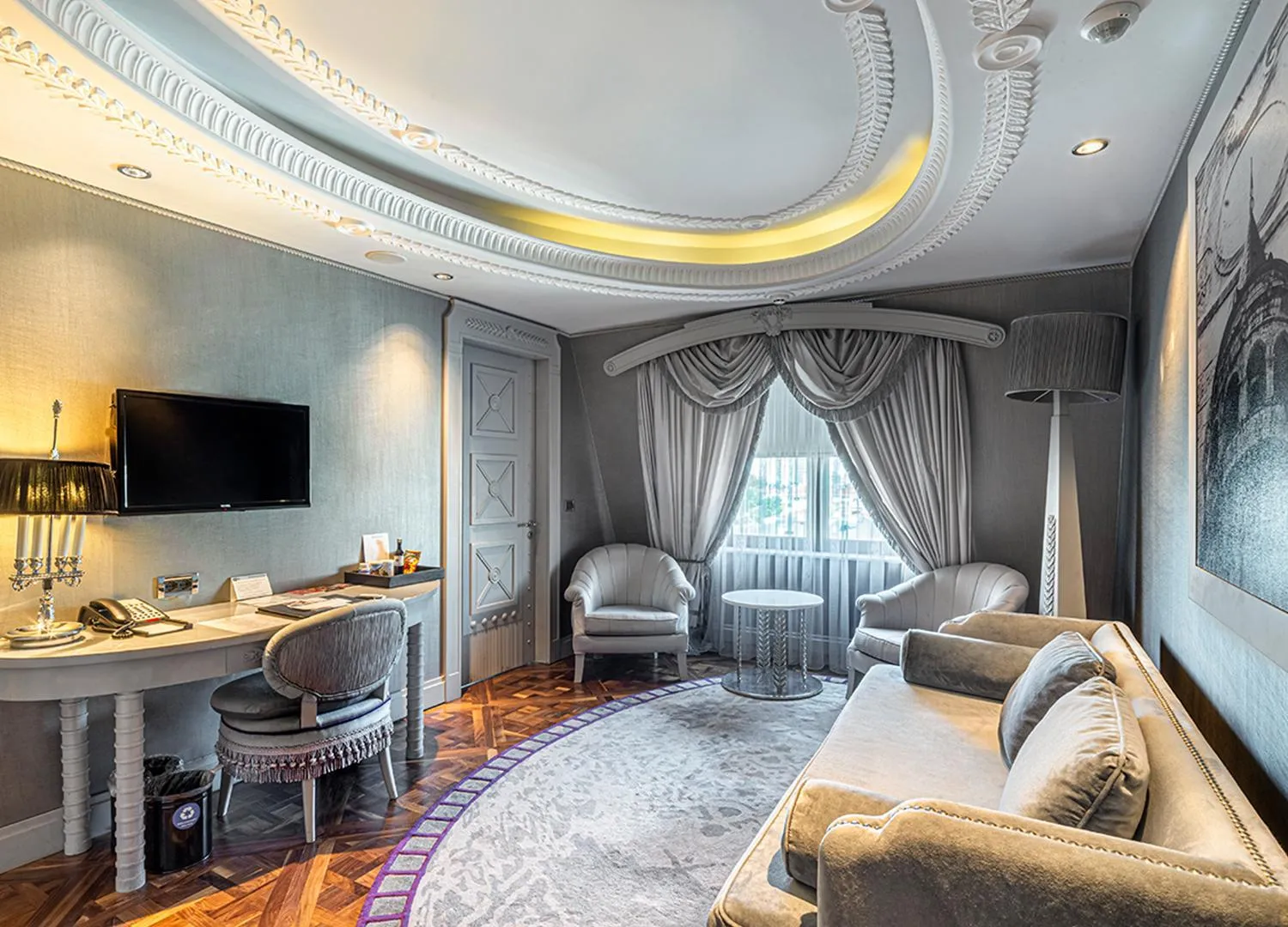 Living room, Bed in Wyndham Grand Istanbul Kalamış Marina Hotel