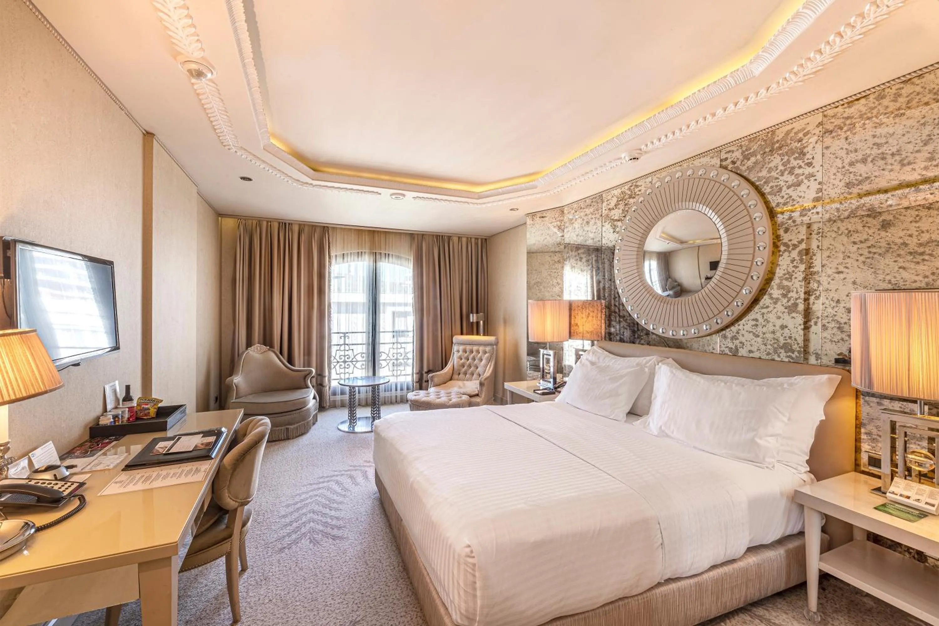 TV and multimedia, Bed in Wyndham Grand Istanbul Kalamış Marina Hotel