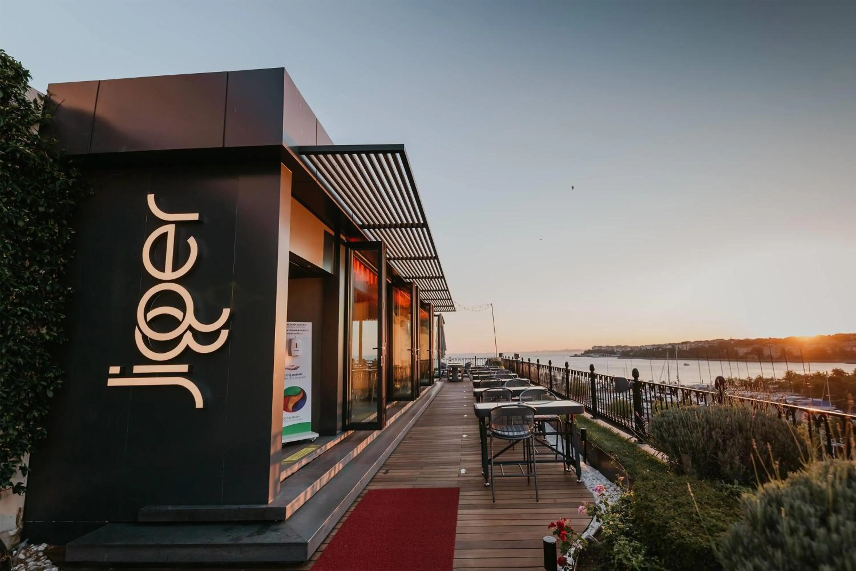 Restaurant/places to eat in Wyndham Grand Istanbul Kalamış Marina Hotel