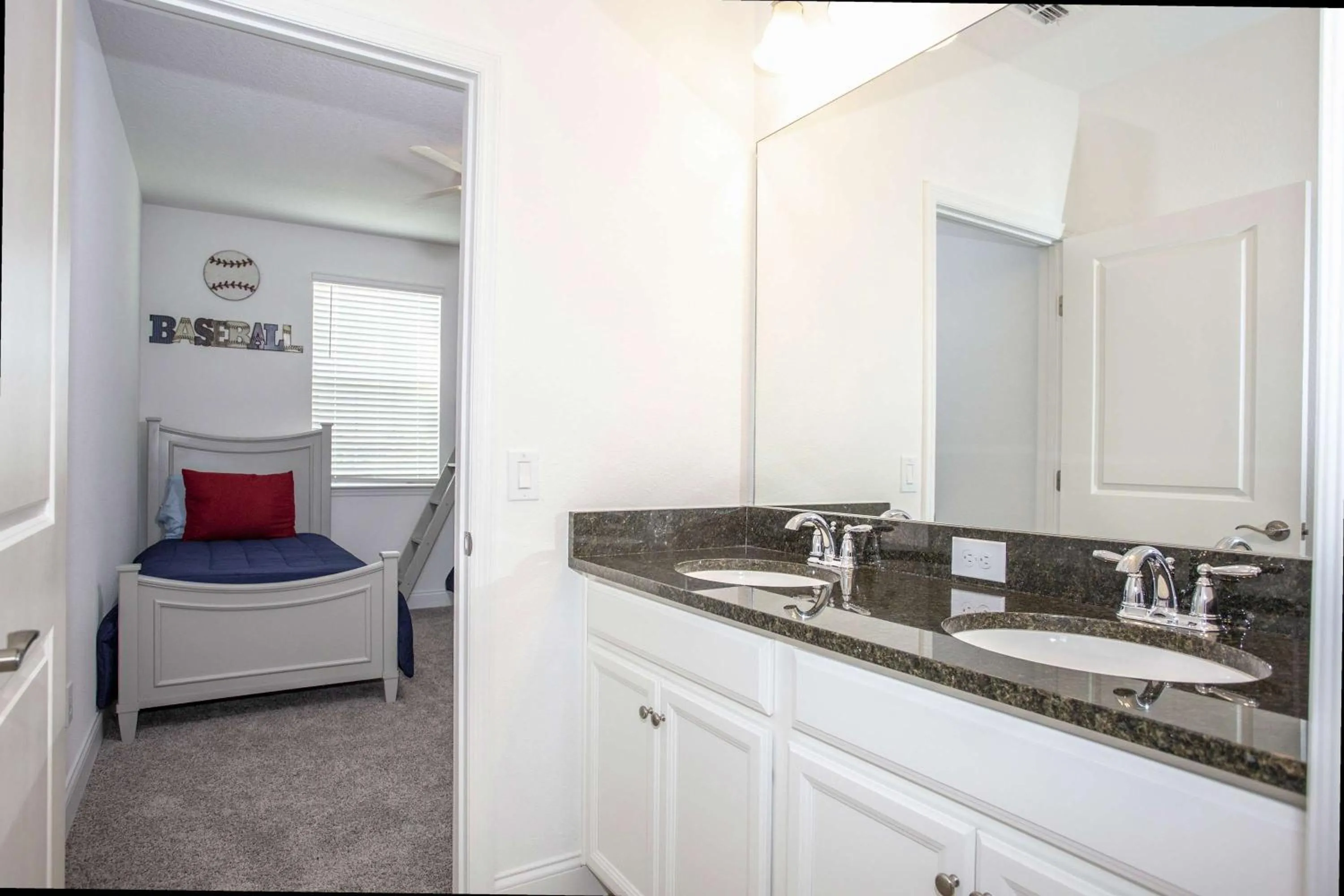 Stunning 5 Bd Home w/ Pool Close to Disney 174