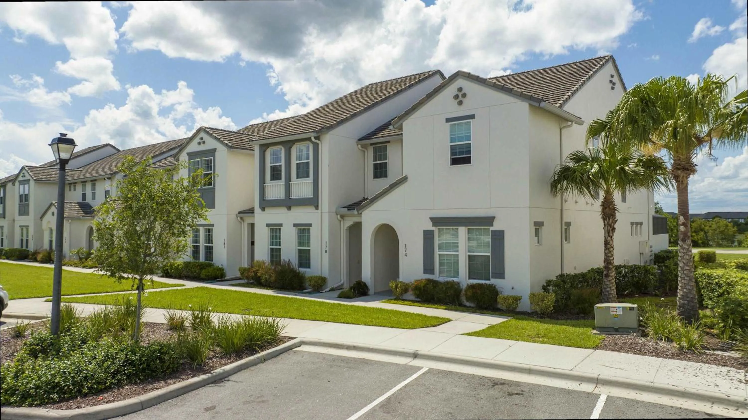 Stunning 5 Bd Home w/ Pool Close to Disney 174