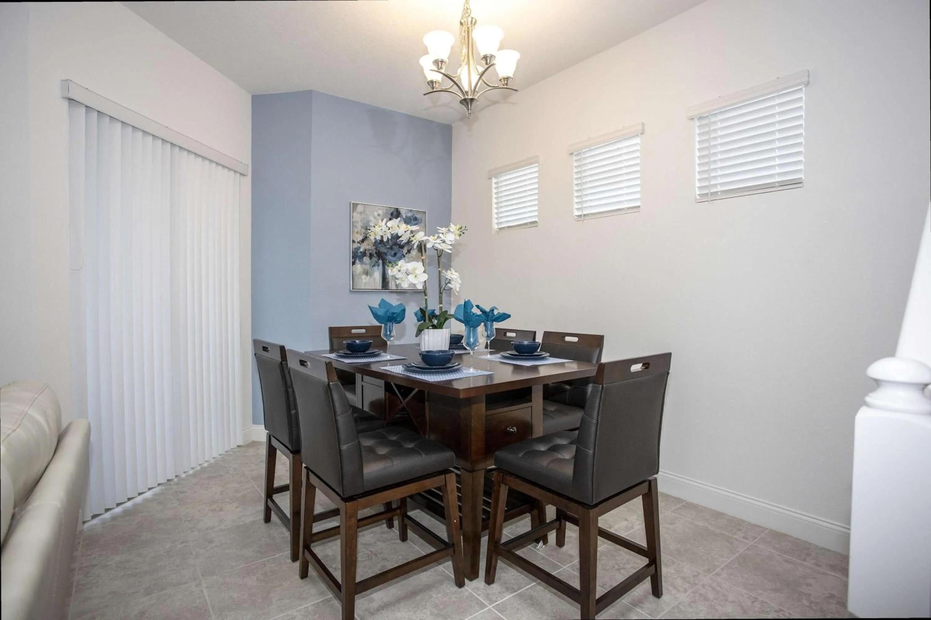 Stunning 5 Bd Home w/ Pool Close to Disney 174