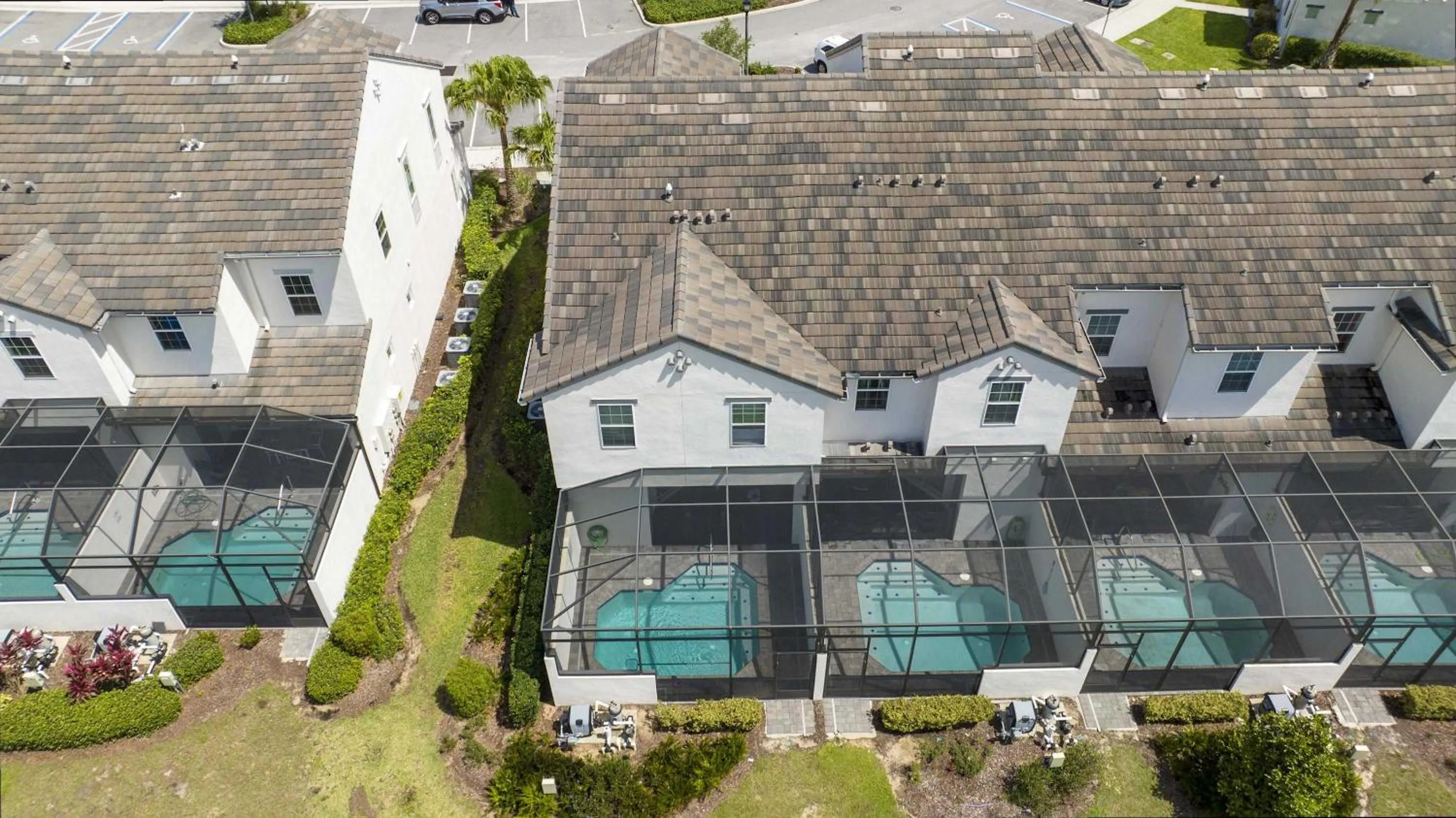 Stunning 5 Bd Home w/ Pool Close to Disney 174