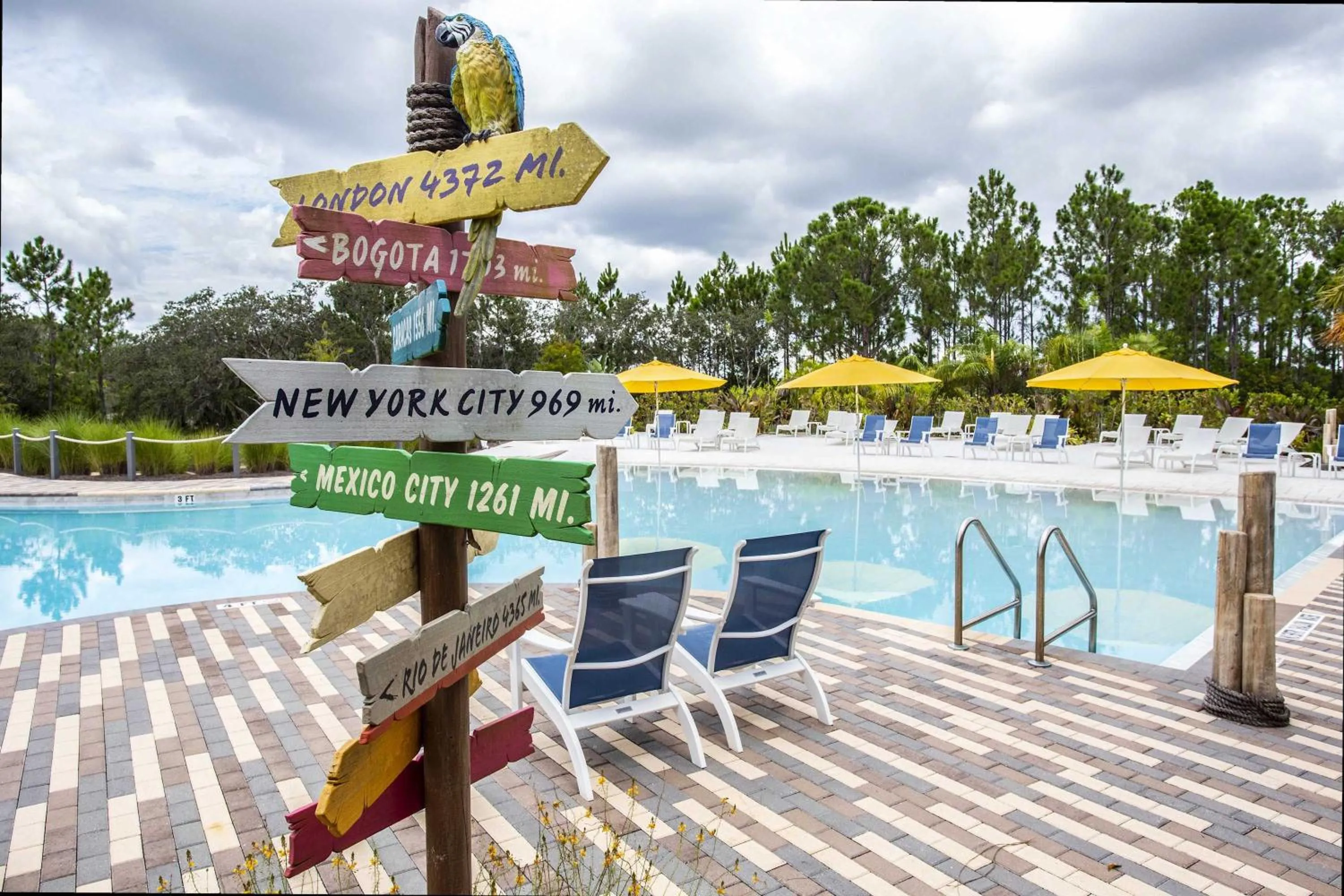 Stunning 5 Bd Home w/ Pool Close to Disney 174