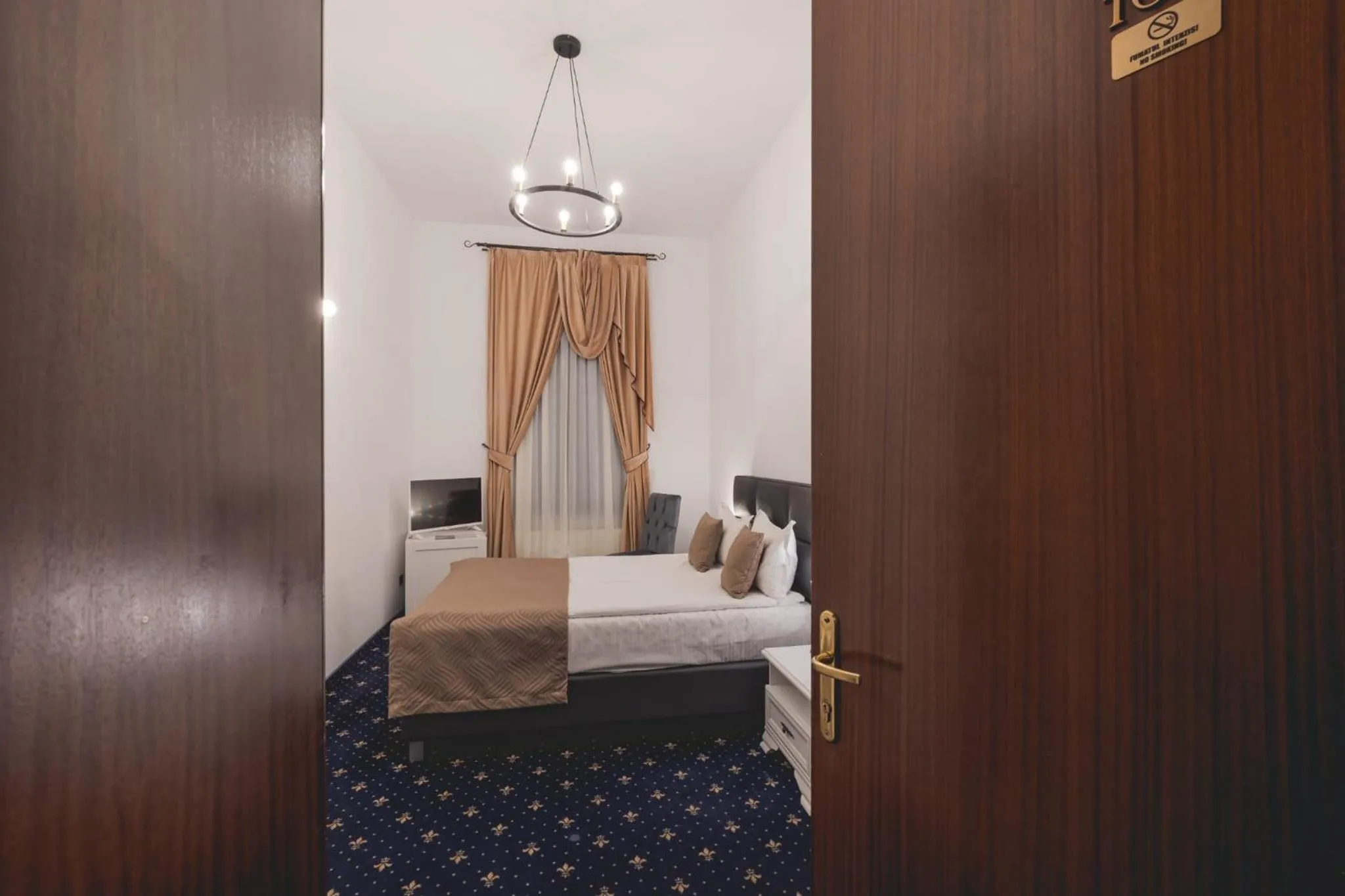 Bedroom, Bed in Hotel Carol - Vatra Dornei