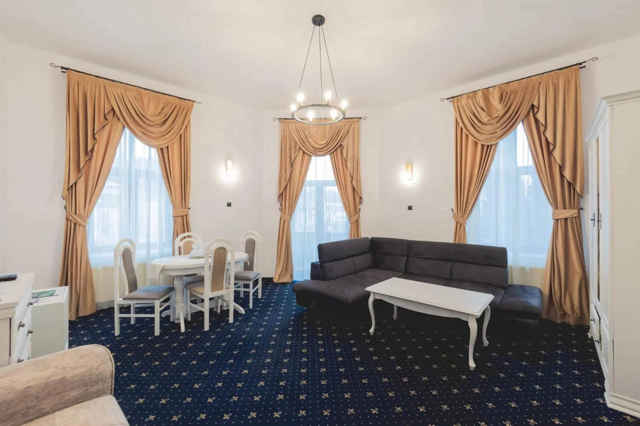 Living room in Hotel Carol - Vatra Dornei