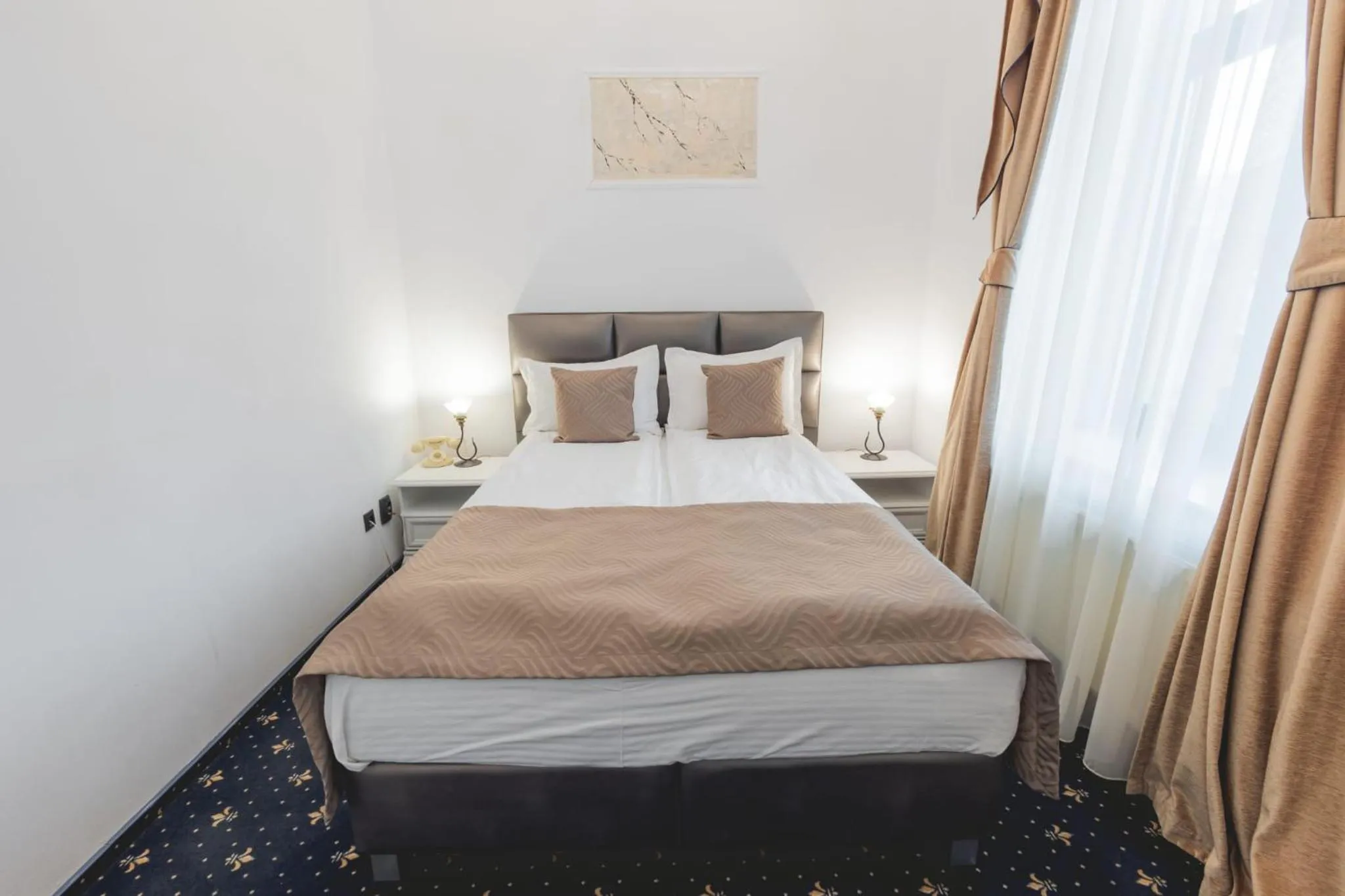 Bedroom, Bed in Hotel Carol - Vatra Dornei