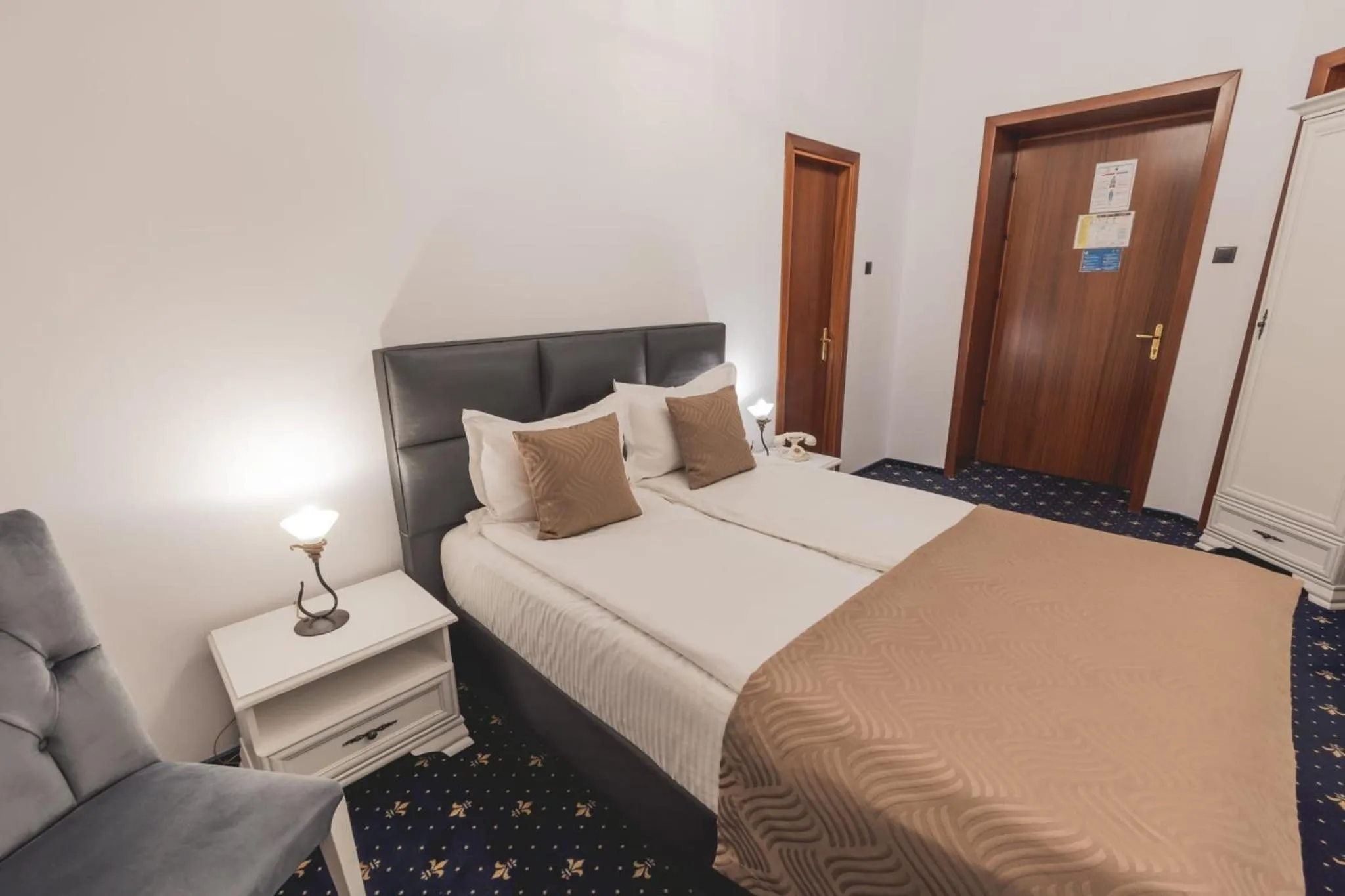 Bed in Hotel Carol - Vatra Dornei