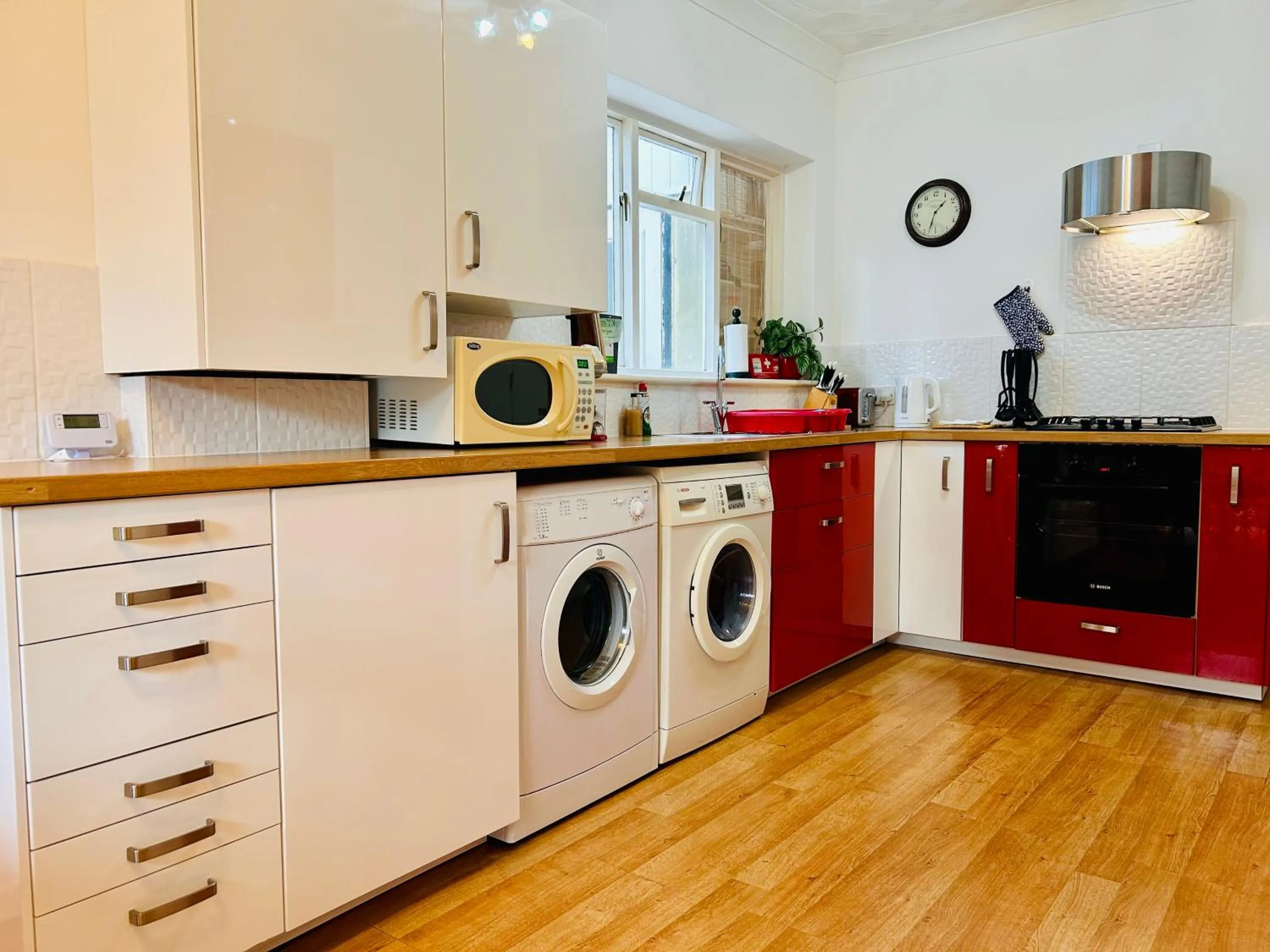 Kitchen or kitchenette in Little Connaught House