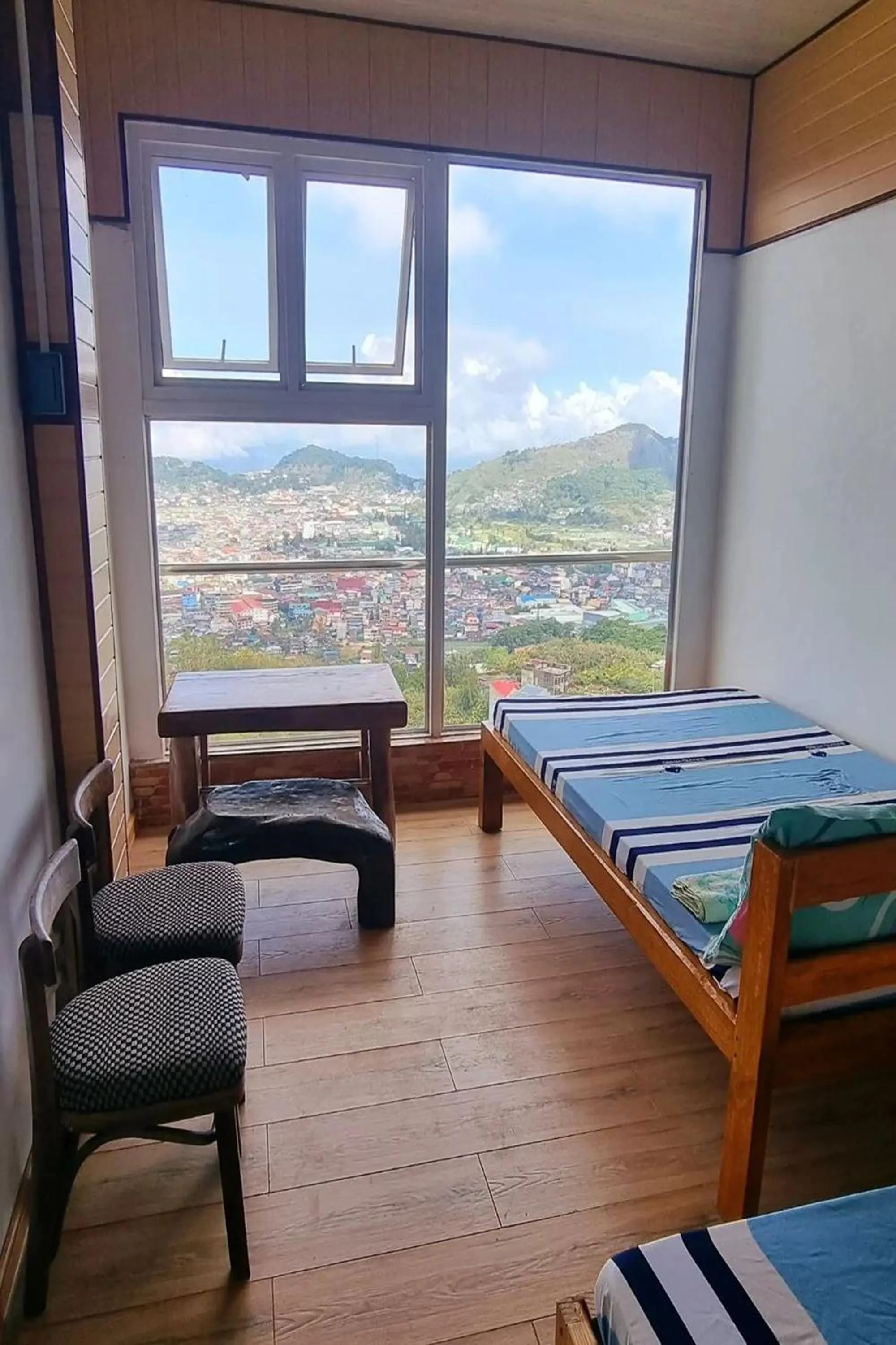 Bed in Wanay's Rocky Mountain Homestay