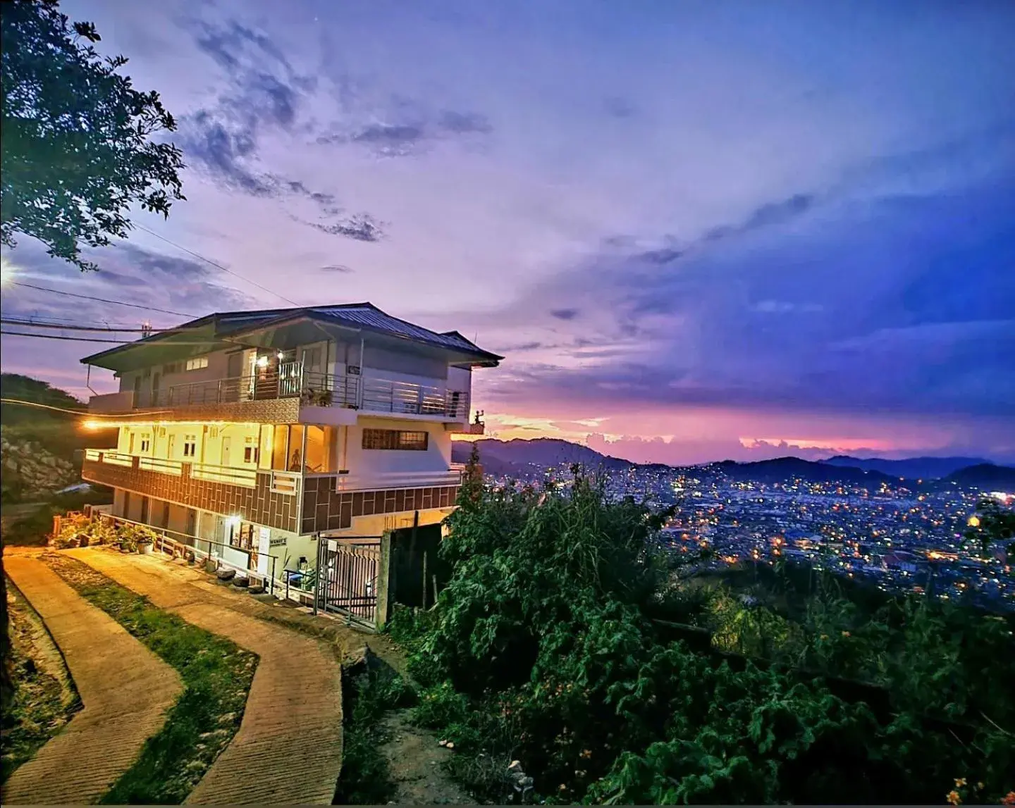 Wanay's Rocky Mountain Homestay Wanay's Rocky Mountain Homestay