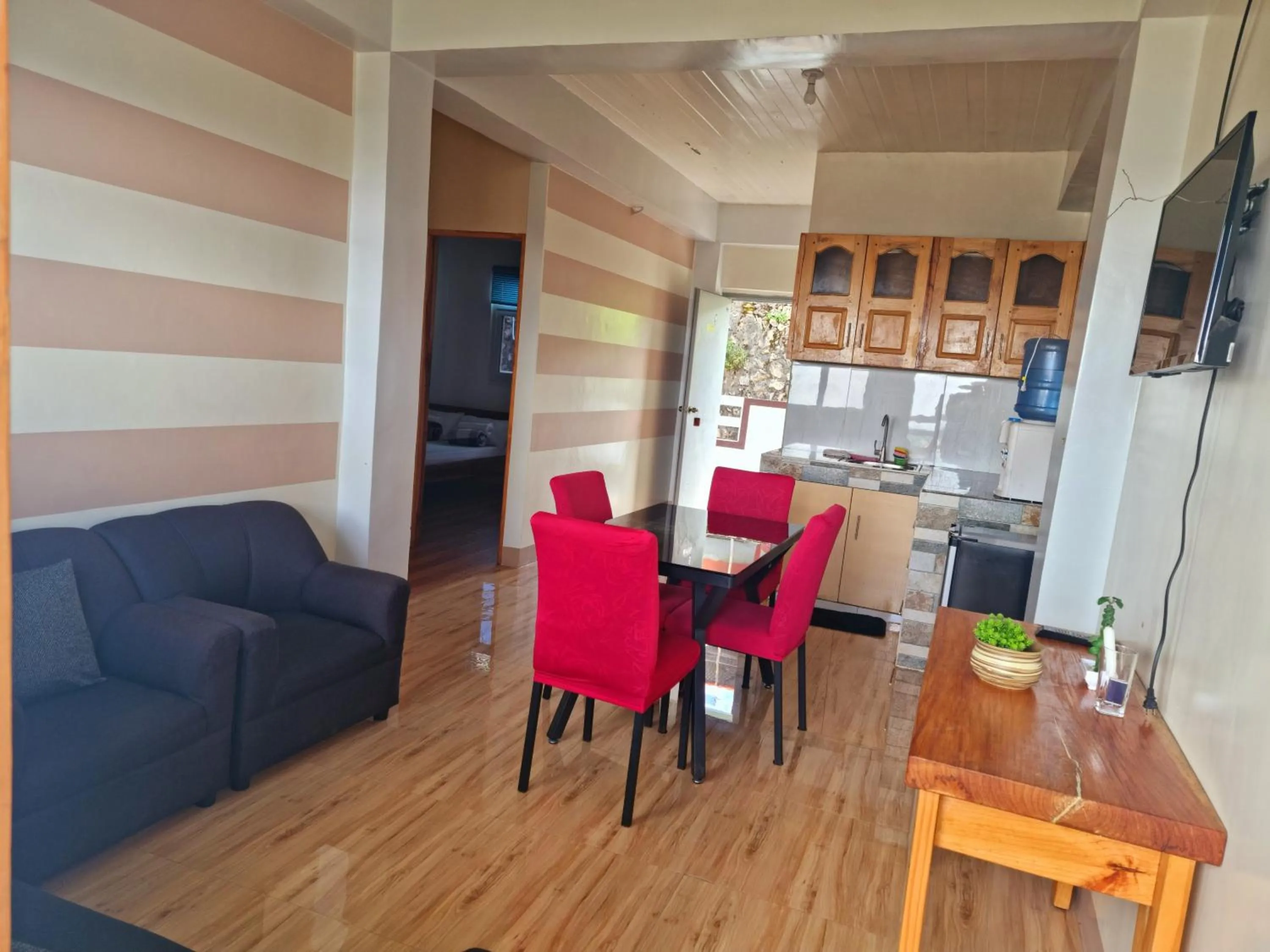 TV and multimedia in Wanay's Rocky Mountain Homestay