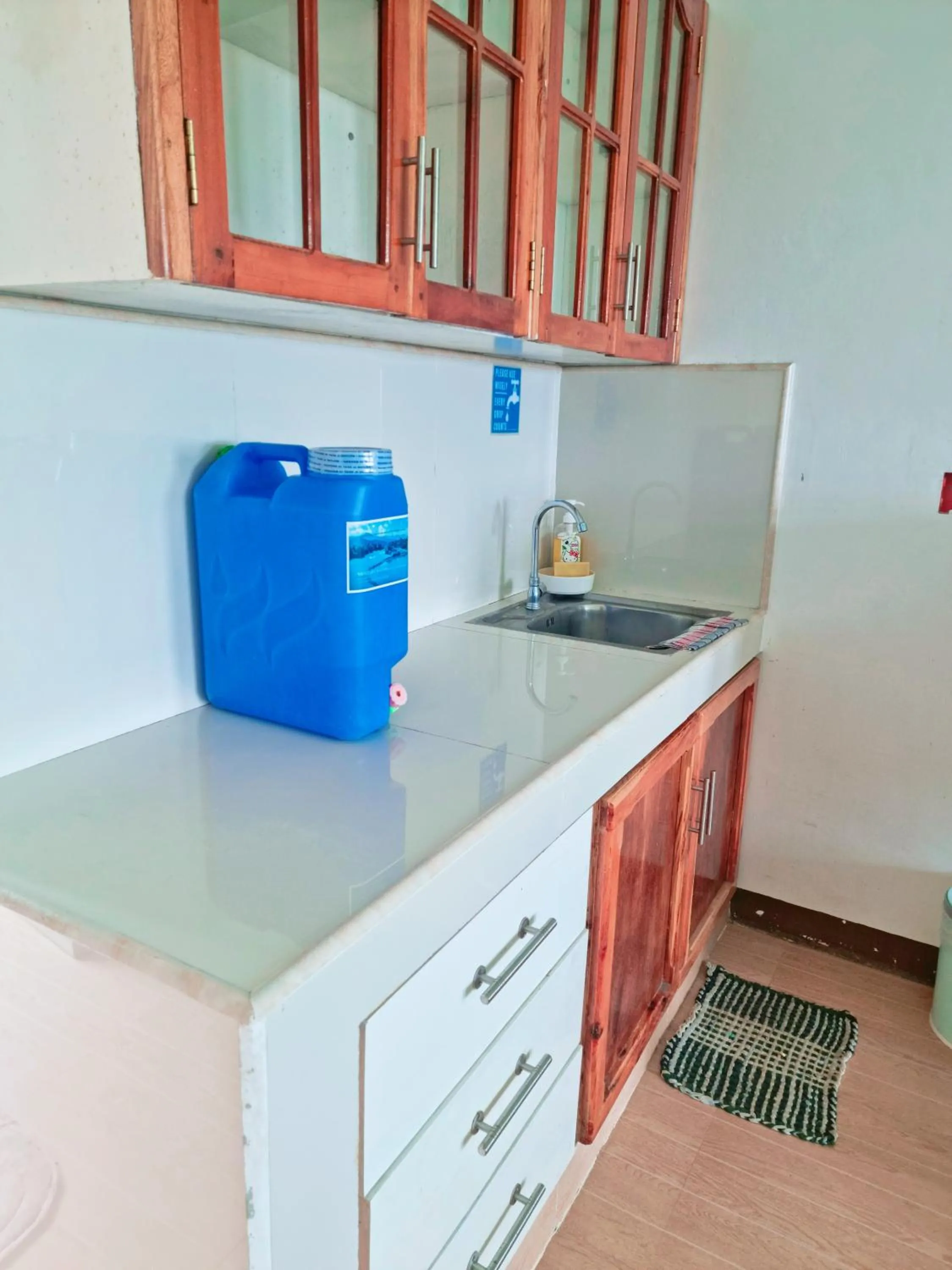 Kitchen or kitchenette in Wanay's Rocky Mountain Homestay
