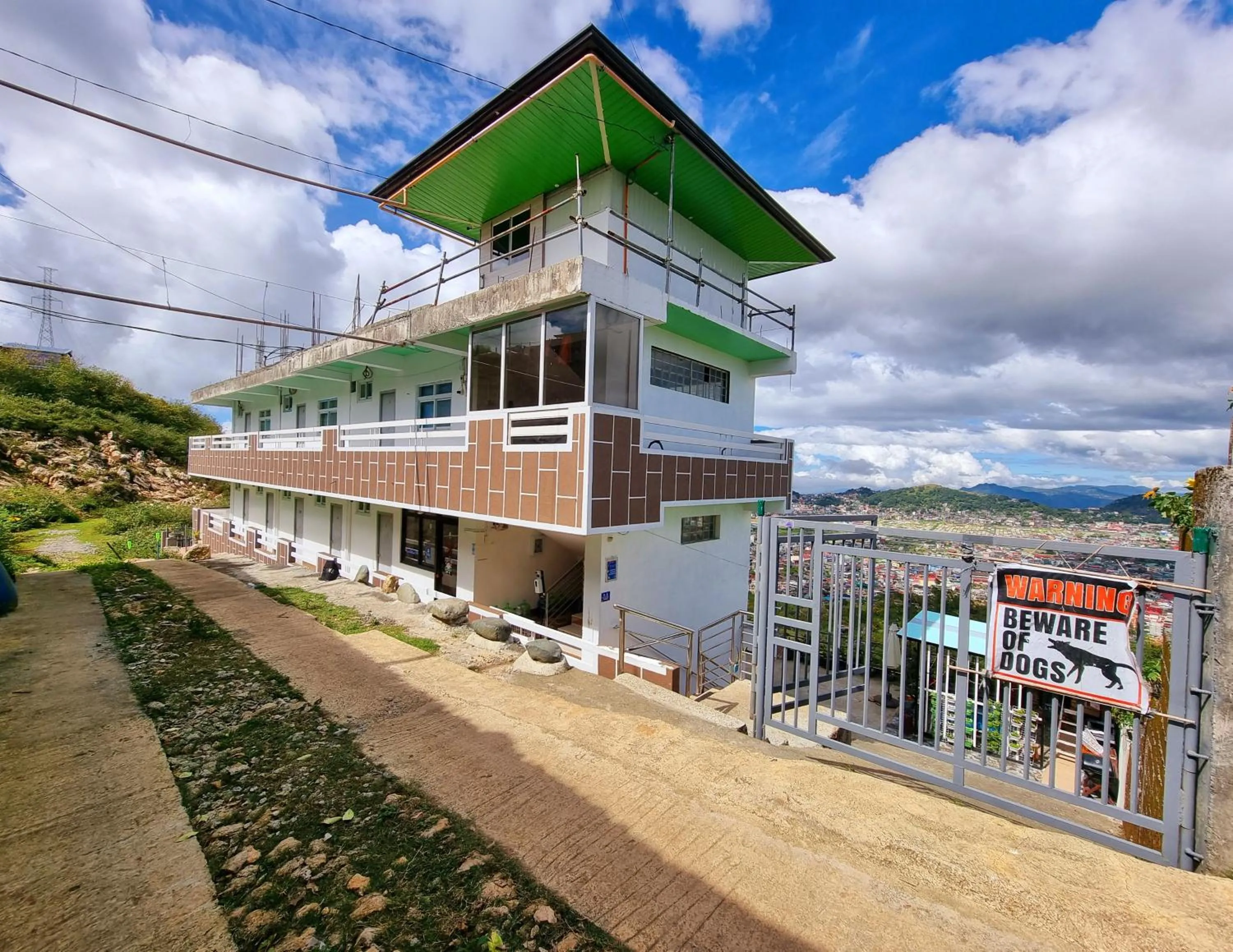 Property building in Wanay's Rocky Mountain Homestay