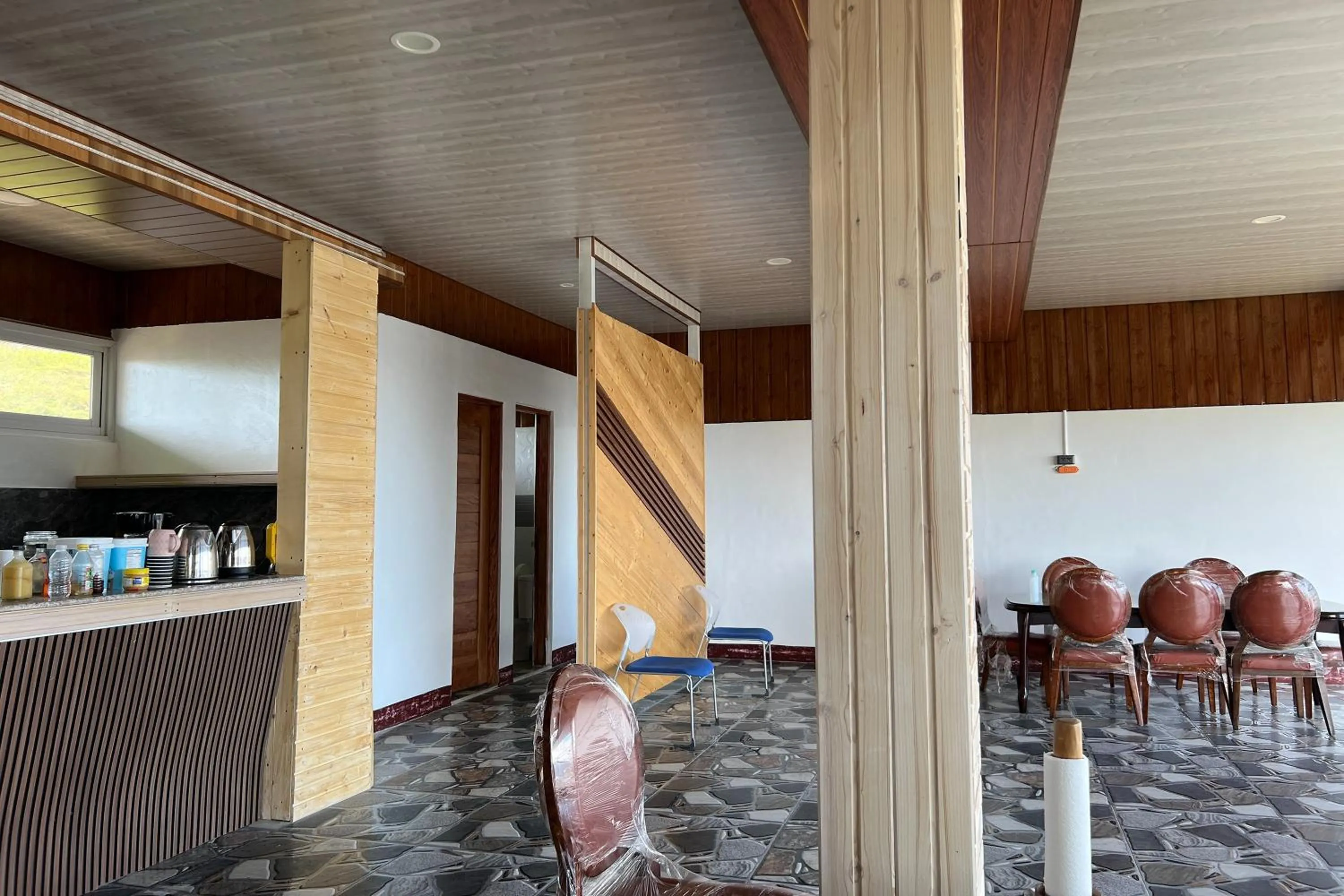 Kitchen or kitchenette in Wanay's Rocky Mountain Homestay