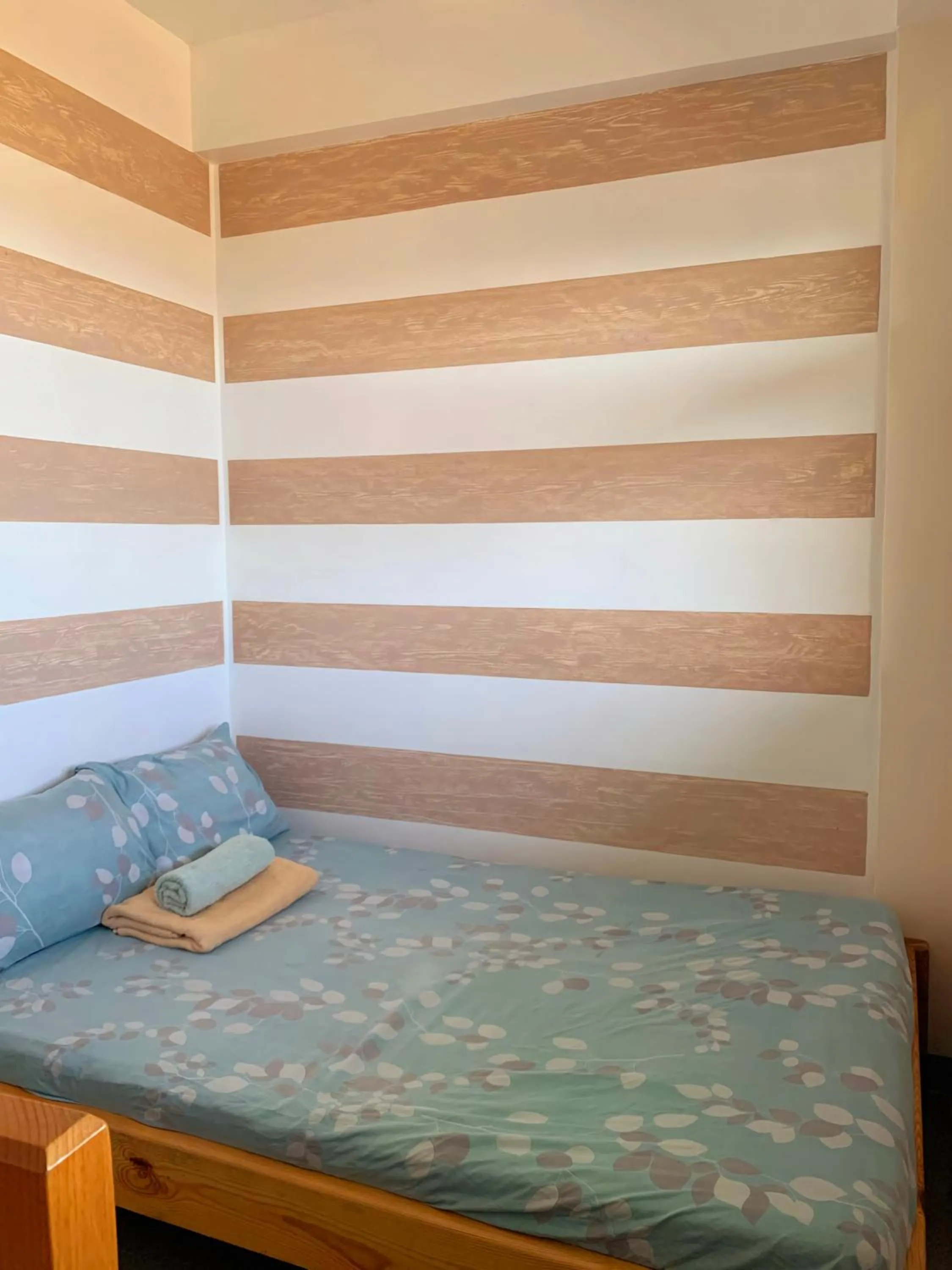 Bed in Wanay's Rocky Mountain Homestay