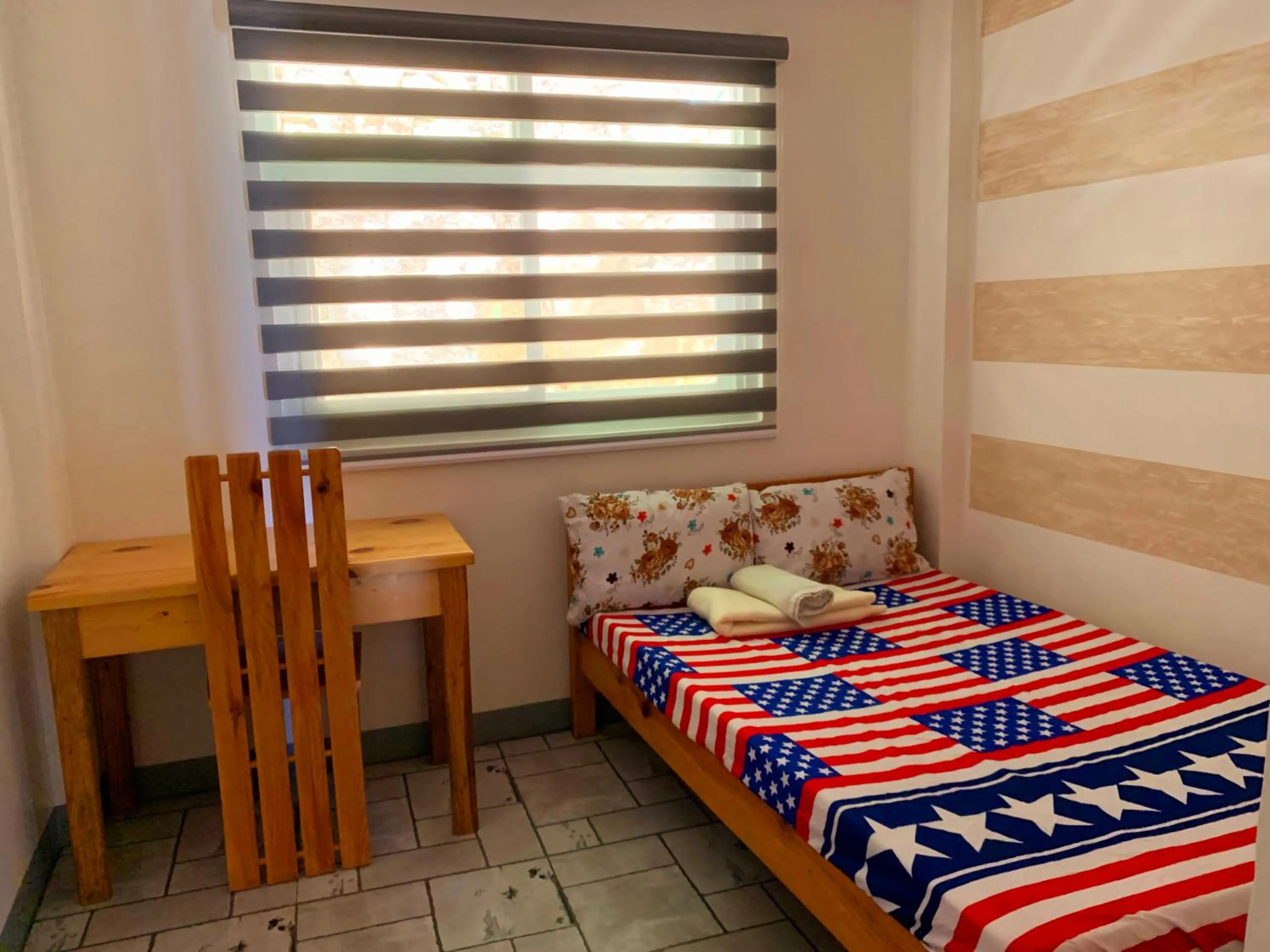 Bed in Wanay's Rocky Mountain Homestay