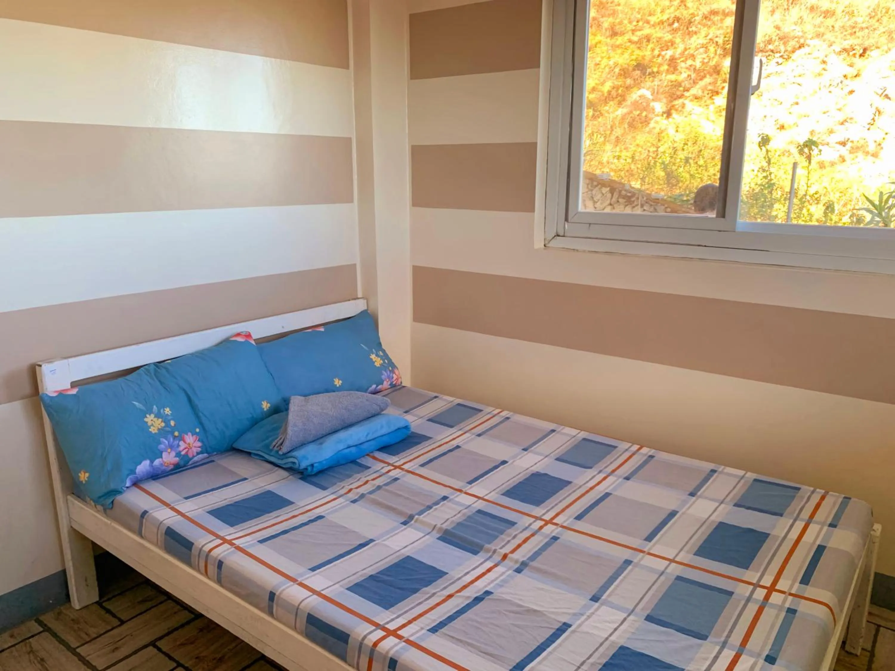 Bed in Wanay's Rocky Mountain Homestay