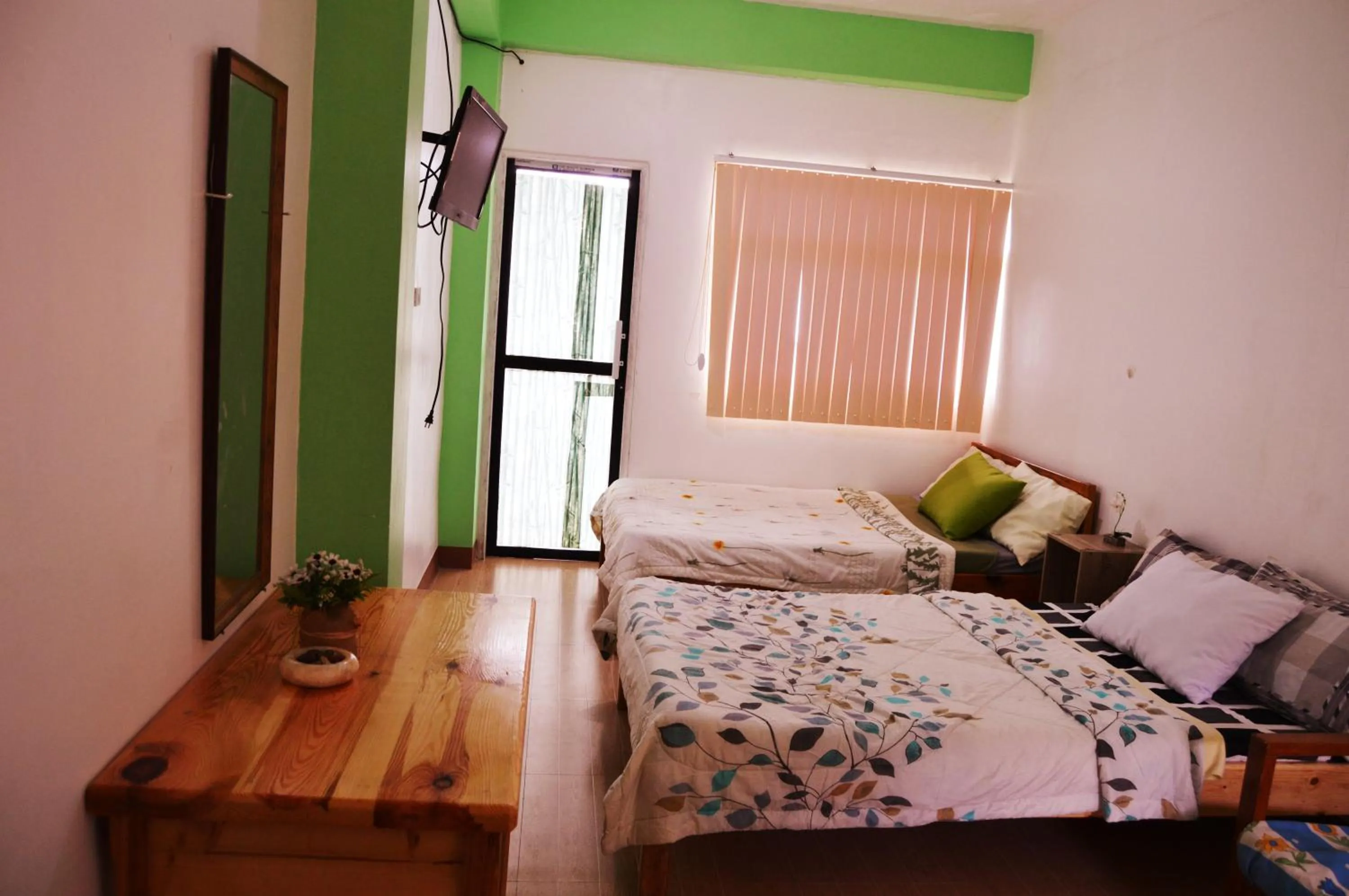 Bed in Wanay's Rocky Mountain Homestay