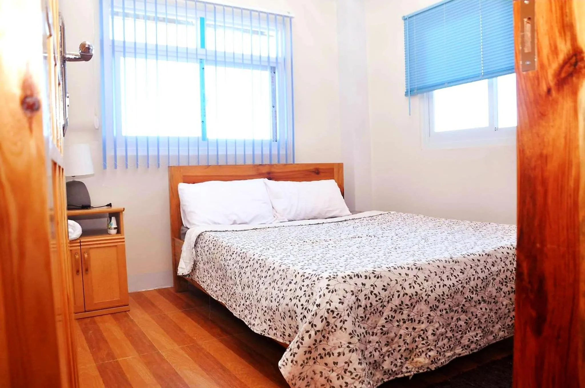 Bed in Wanay's Rocky Mountain Homestay