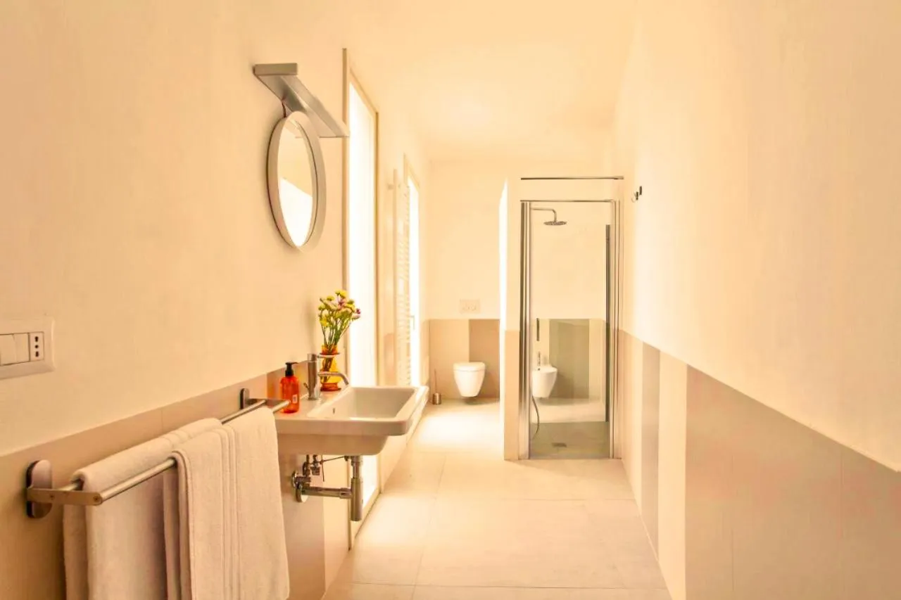 Shower in Last Minute Rooms Lecce