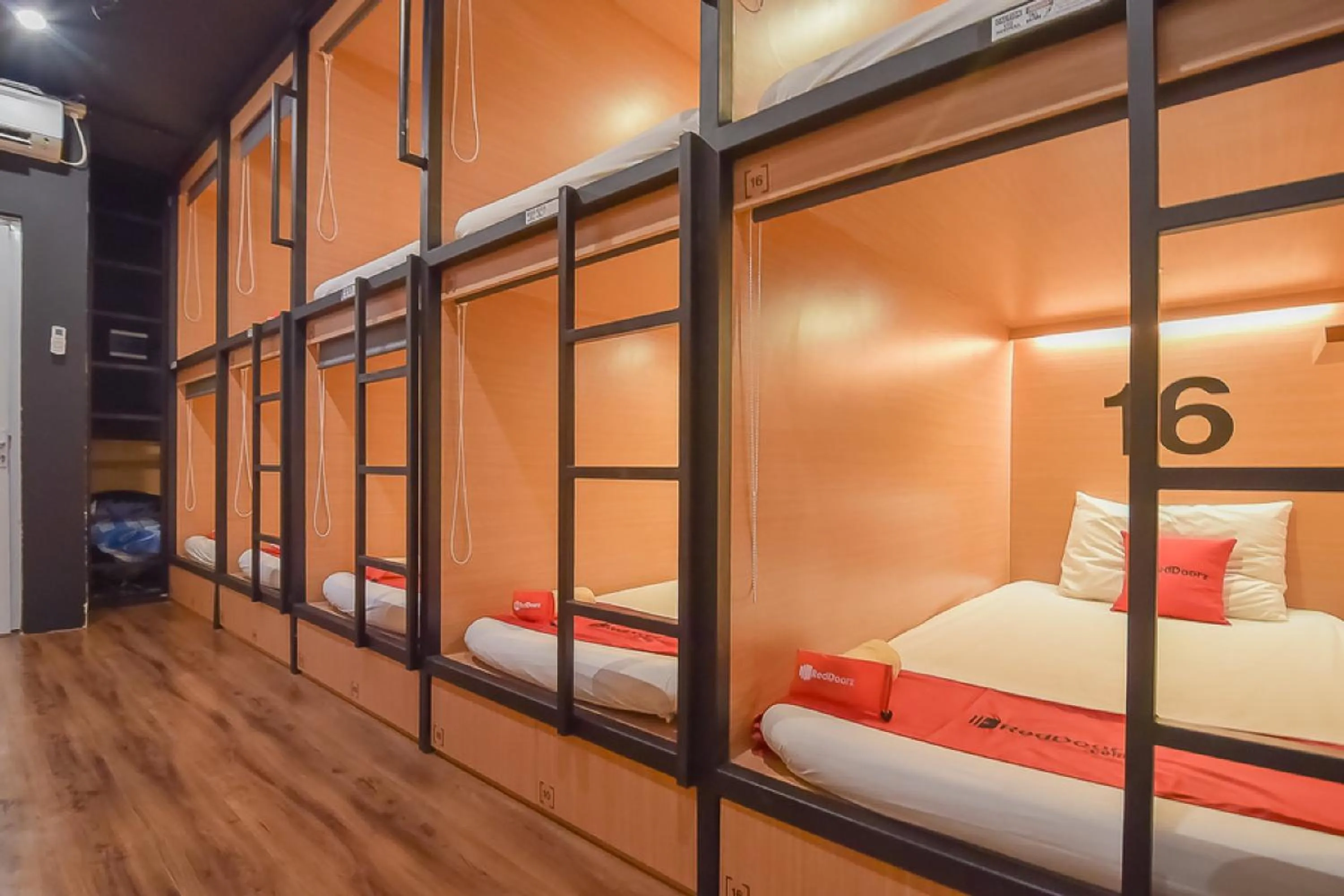 Bedroom, Bed in Tokyo Cubo