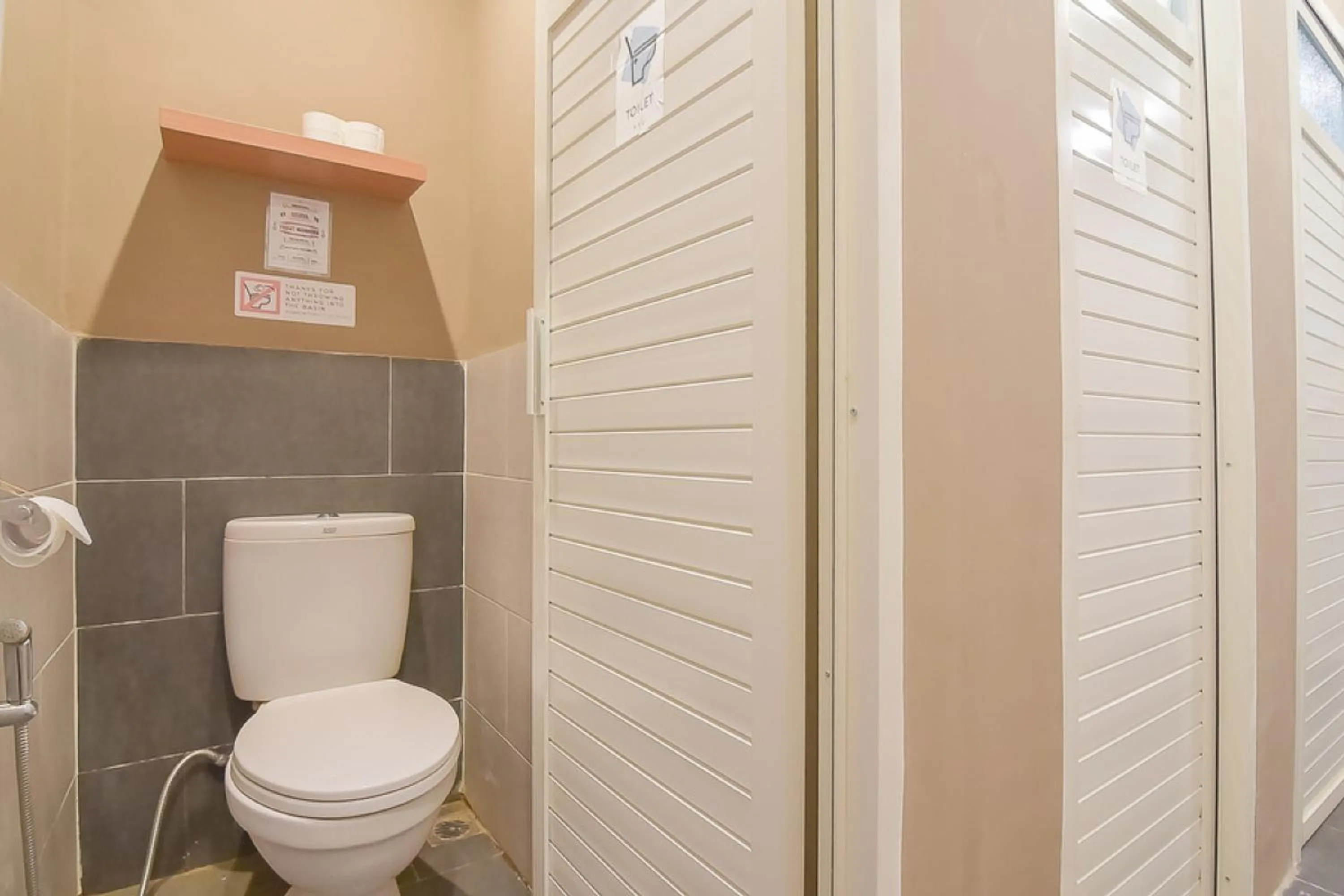 Bathroom in Tokyo Cubo