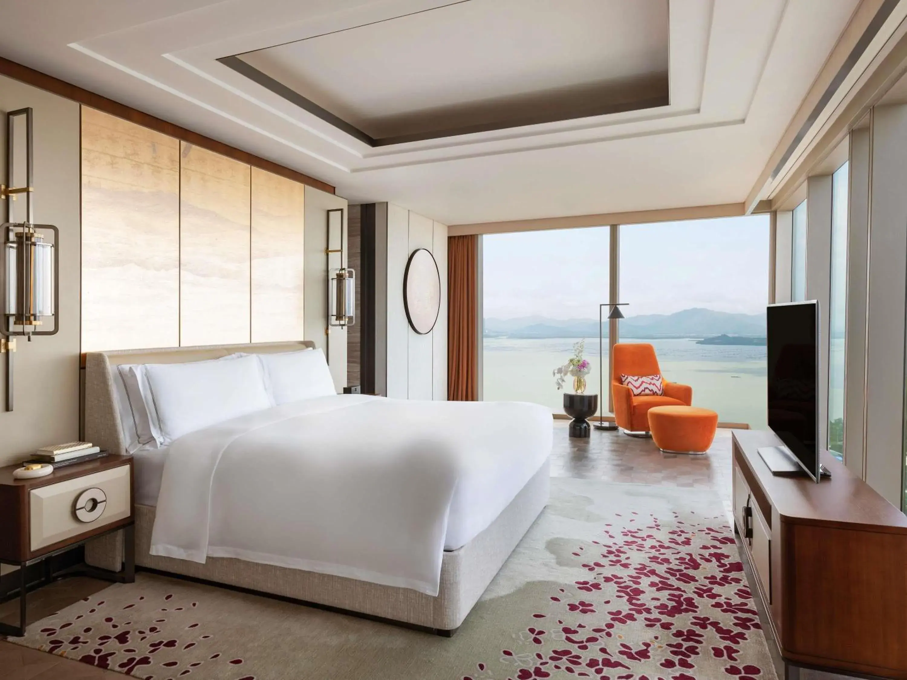Raffles Suite in Raffles Shenzhen, Situated in the heart of One Shenzhen Bay, Book Now to Enjoy Free Minibar and Happy Hour Privileges at Long Bar on 71F Raffles Suite in Raffles Shenzhen, Situated in the heart of One Shenzhen Bay, Book Now to Enjoy Free Minibar and Happy Hour Privileges at Long Bar on 71F