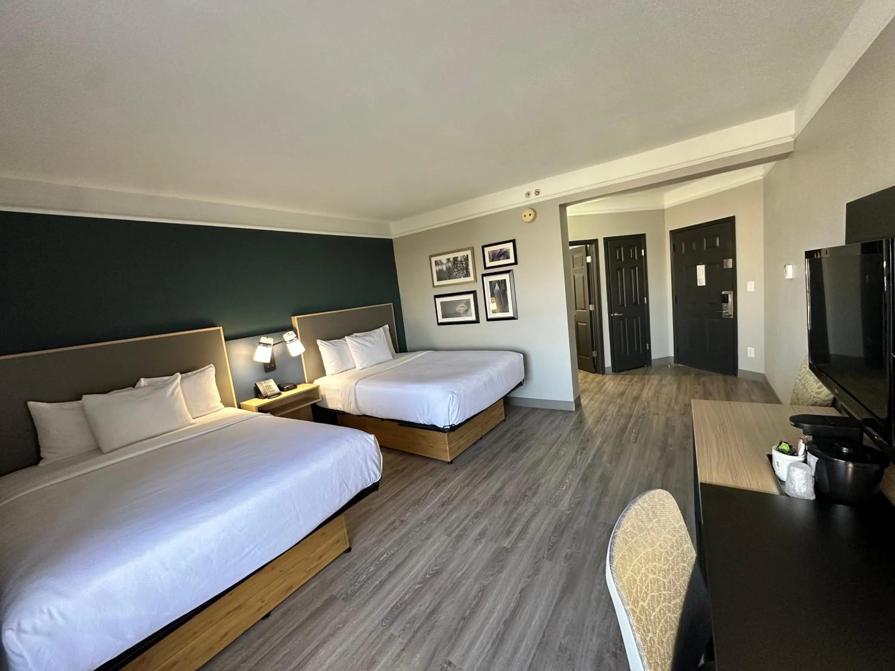 Bedroom, Bed in La Quinta by Wyndham Dallas Arlington South