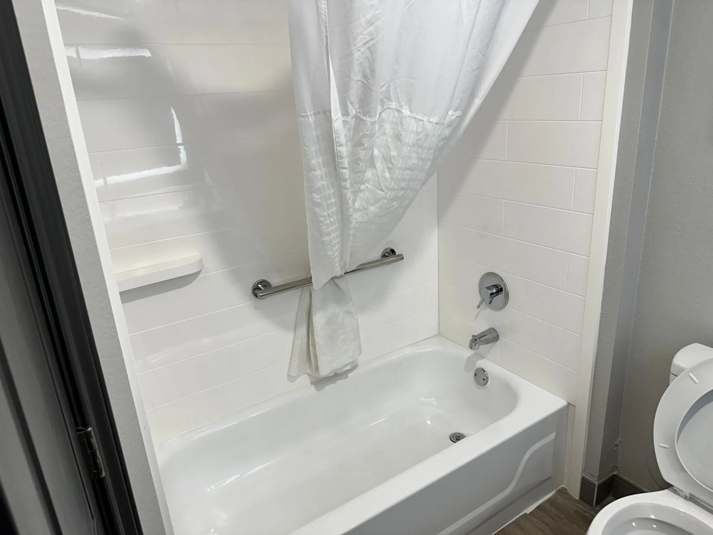 Bath in La Quinta by Wyndham Dallas Arlington South