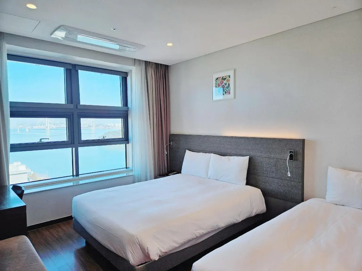 Standard Family Twin Room - Harbor view in Airsky Hotel Incheon Standard Family Twin Room - Harbor view in Airsky Hotel Incheon