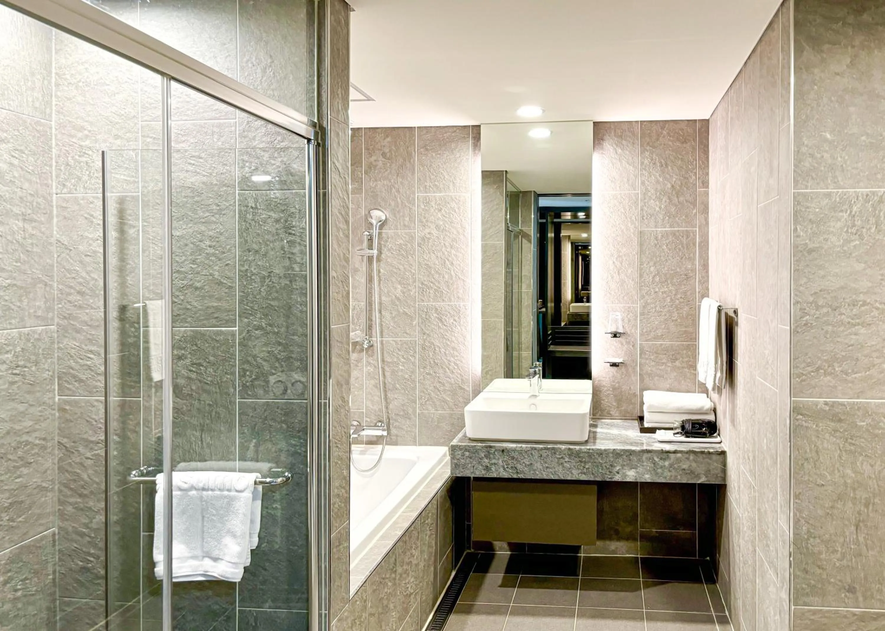 Bathroom in Airsky Hotel Incheon